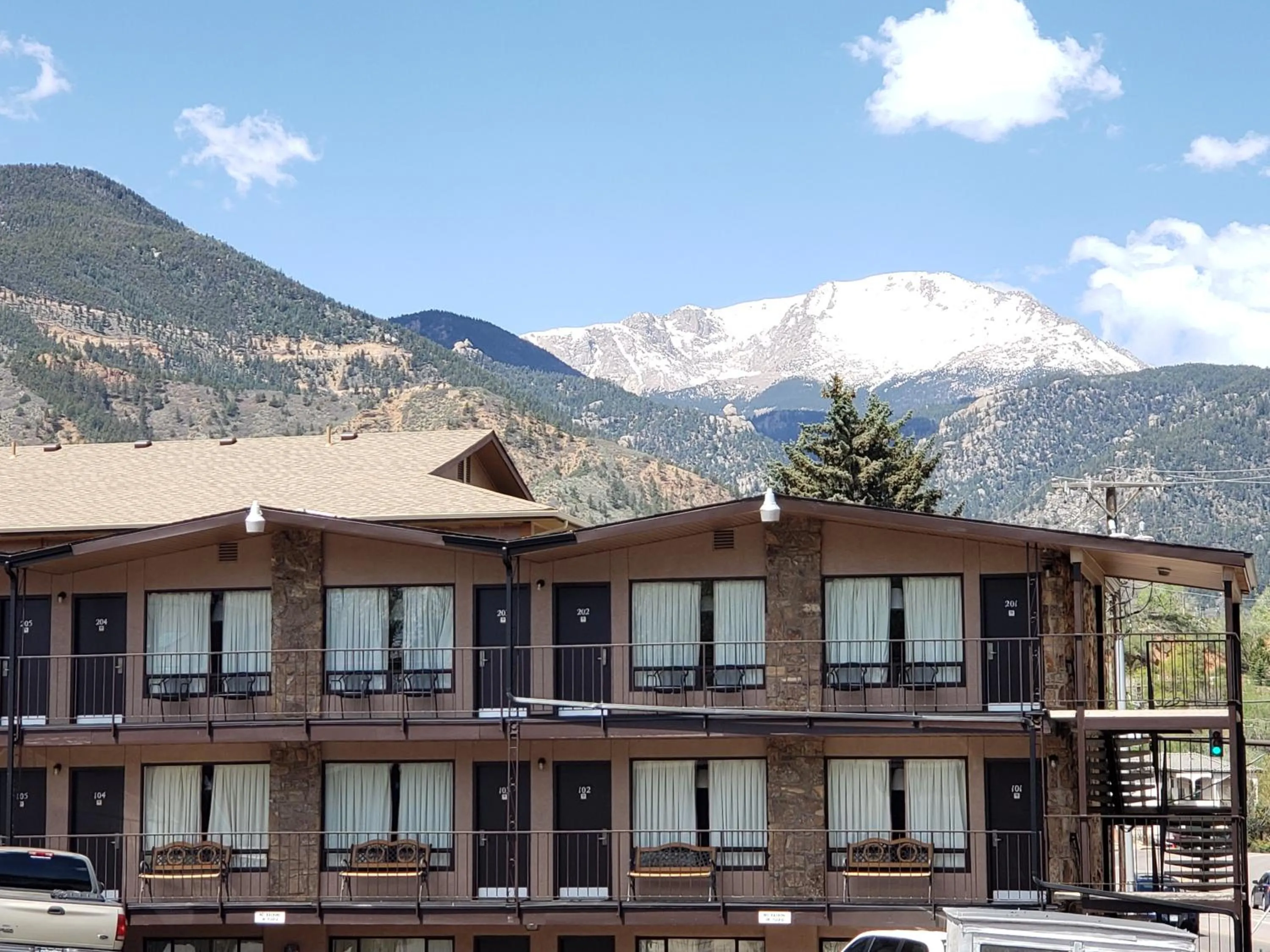 Property building in Silver Saddle Motel