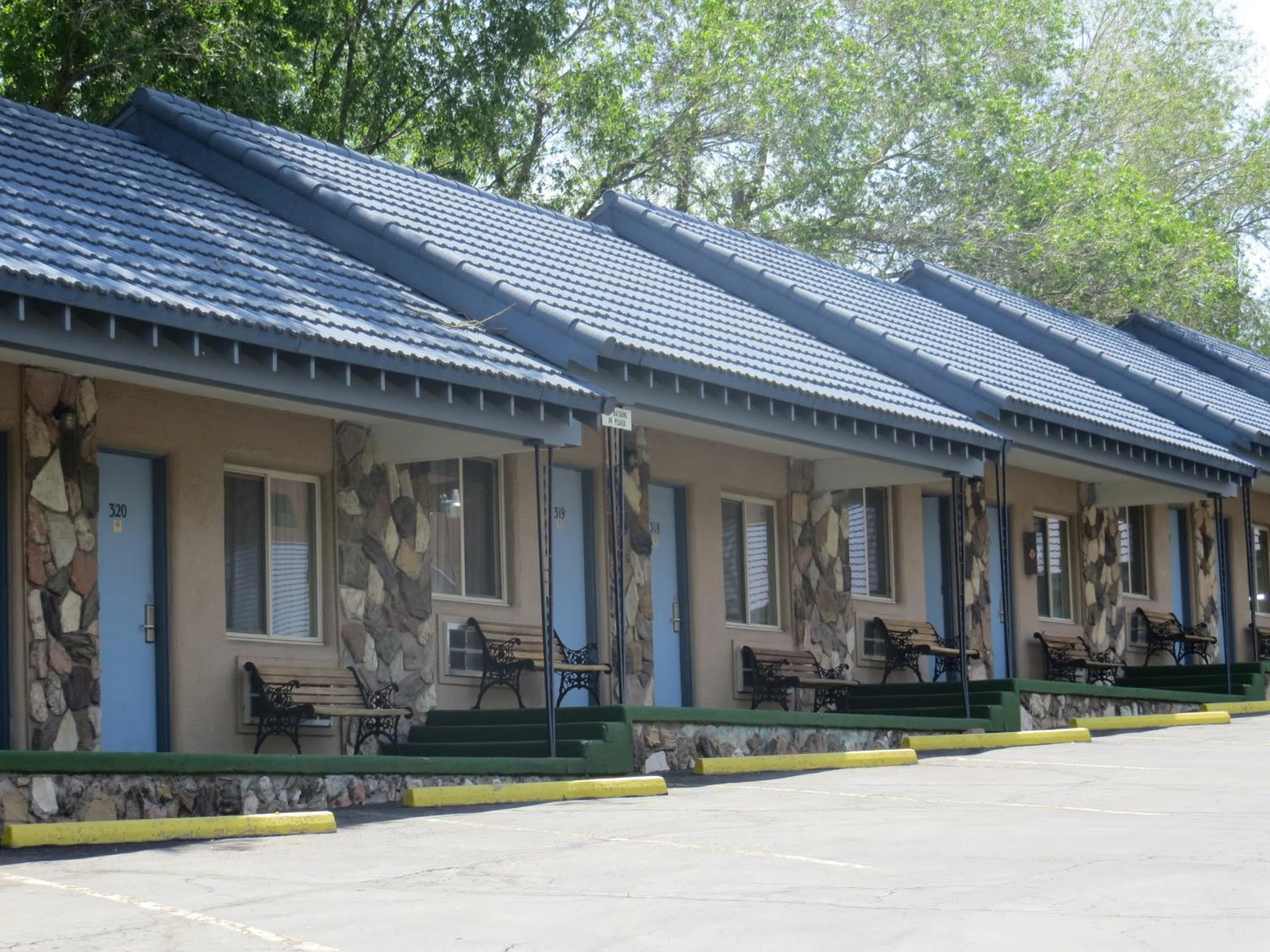 Property building in Silver Saddle Motel