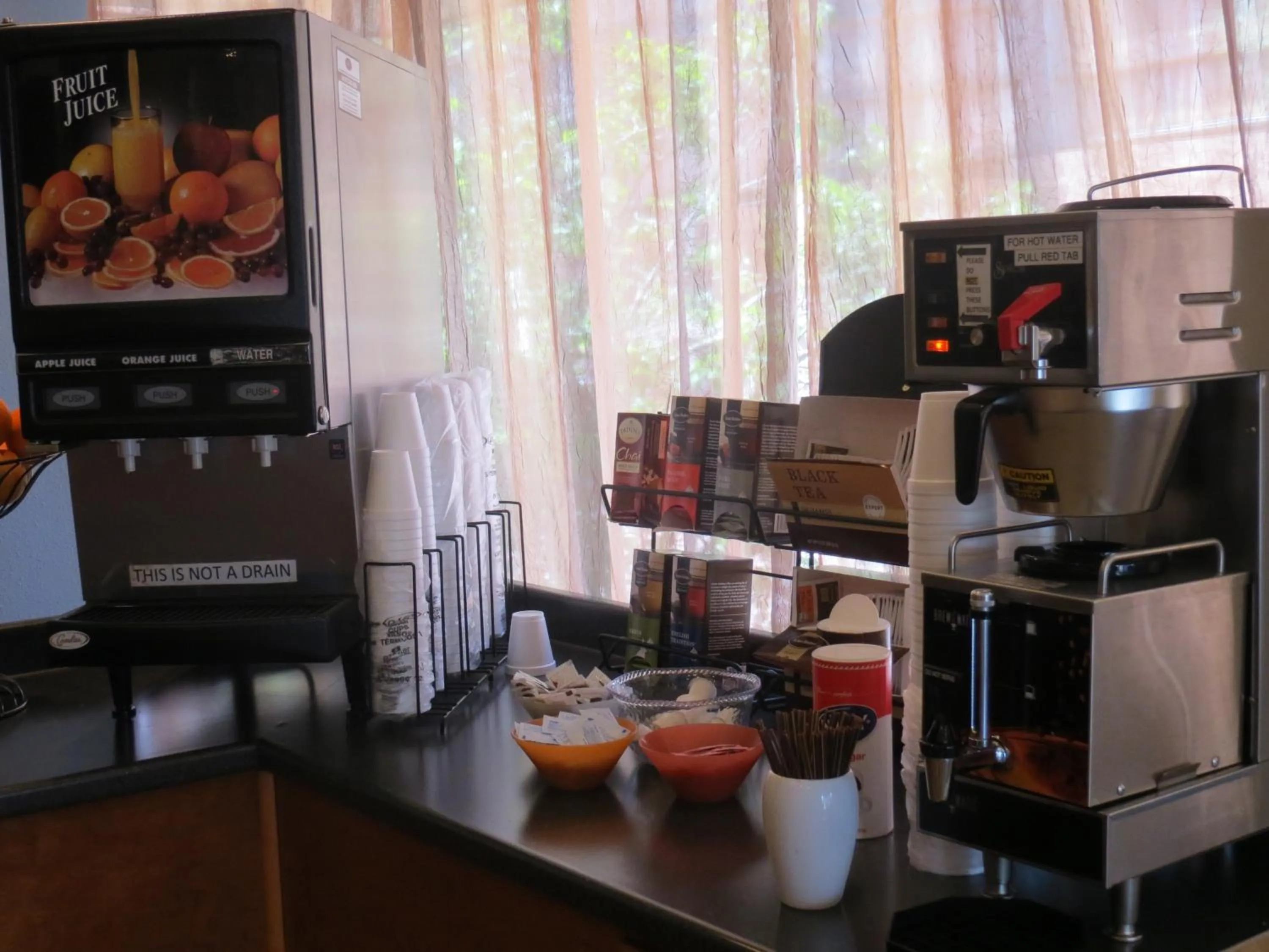 Kitchen or kitchenette in Silver Saddle Motel