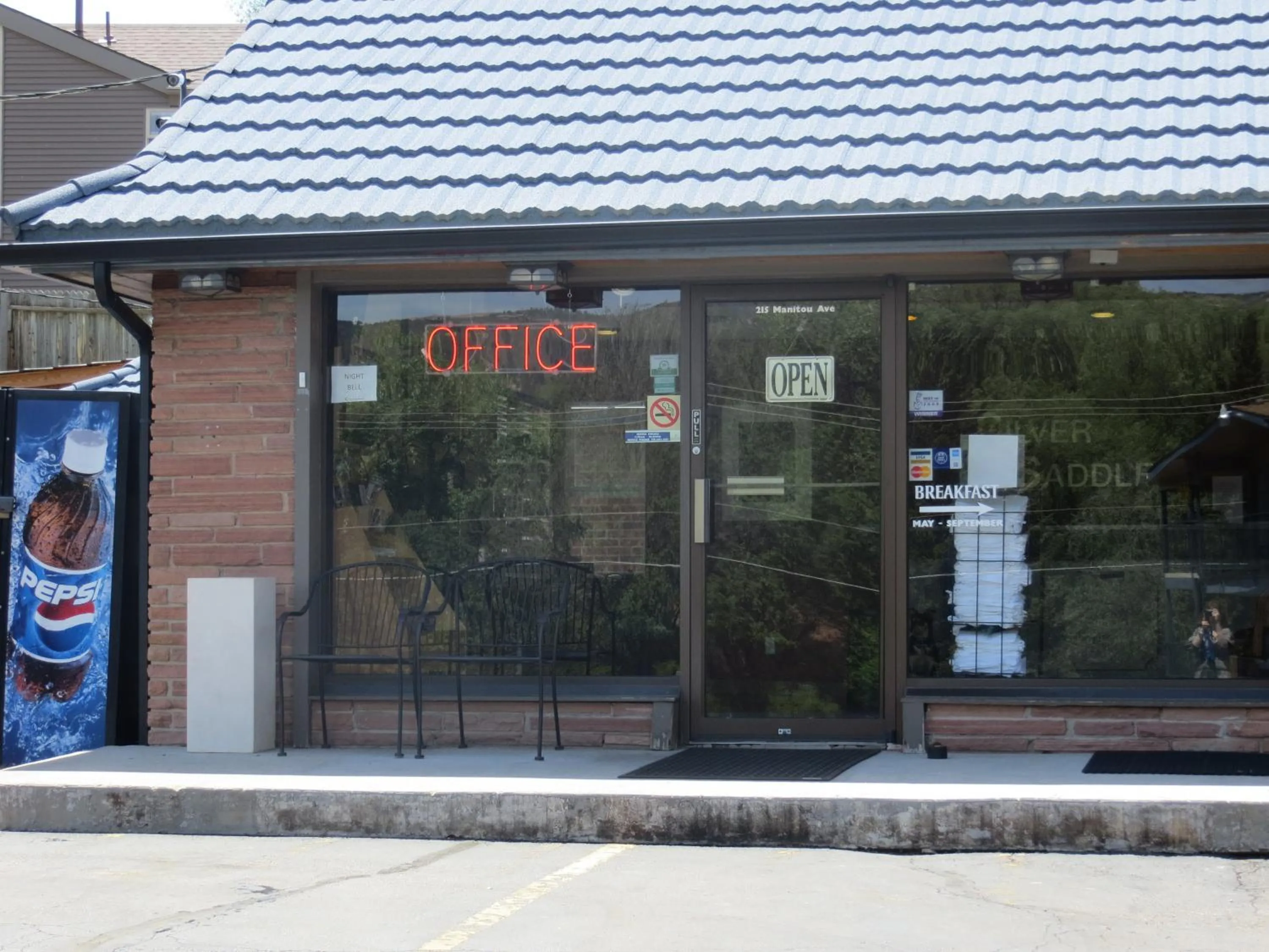 Facade/entrance in Silver Saddle Motel
