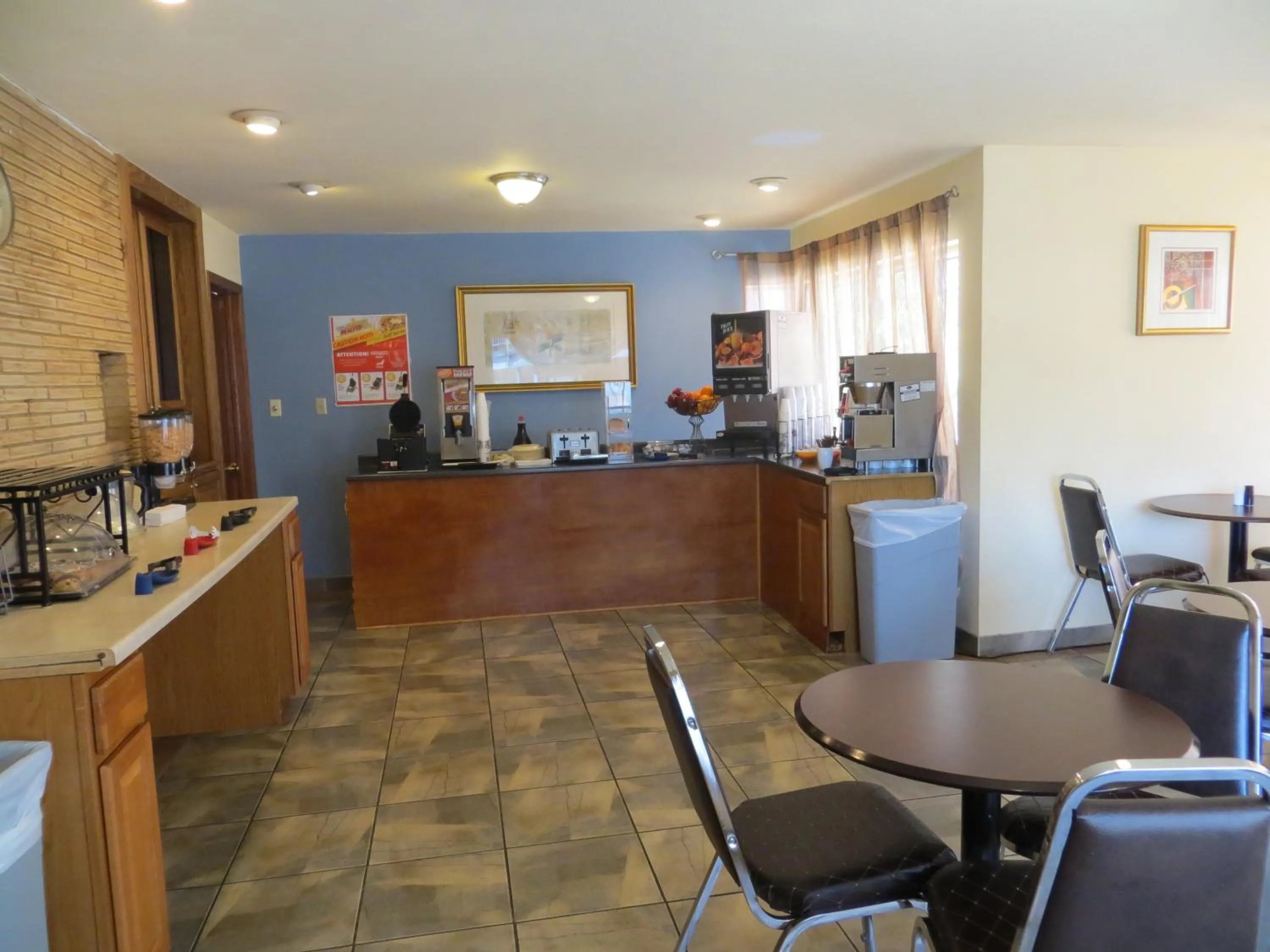 Restaurant/places to eat in Silver Saddle Motel