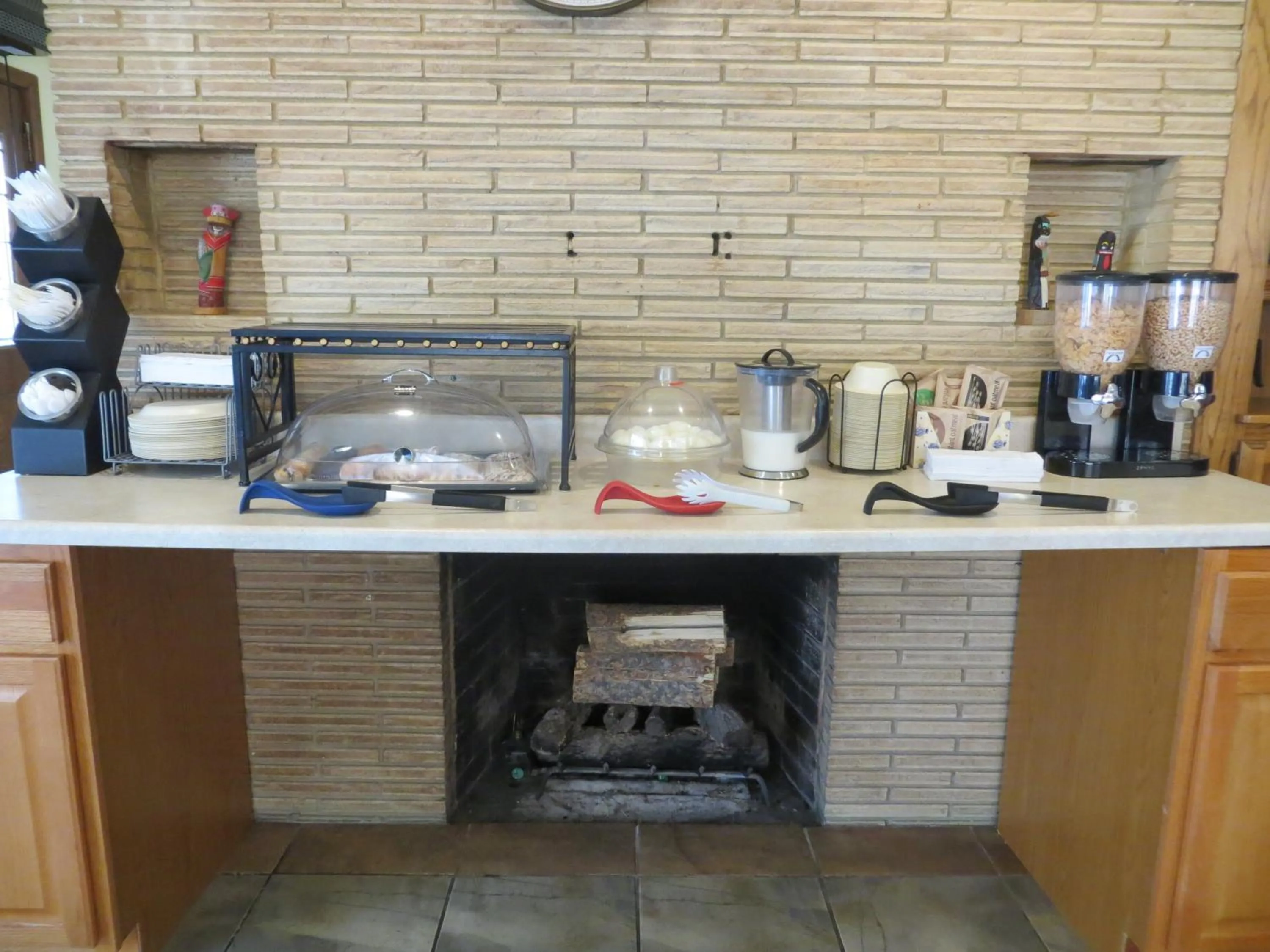 Kitchen or kitchenette in Silver Saddle Motel