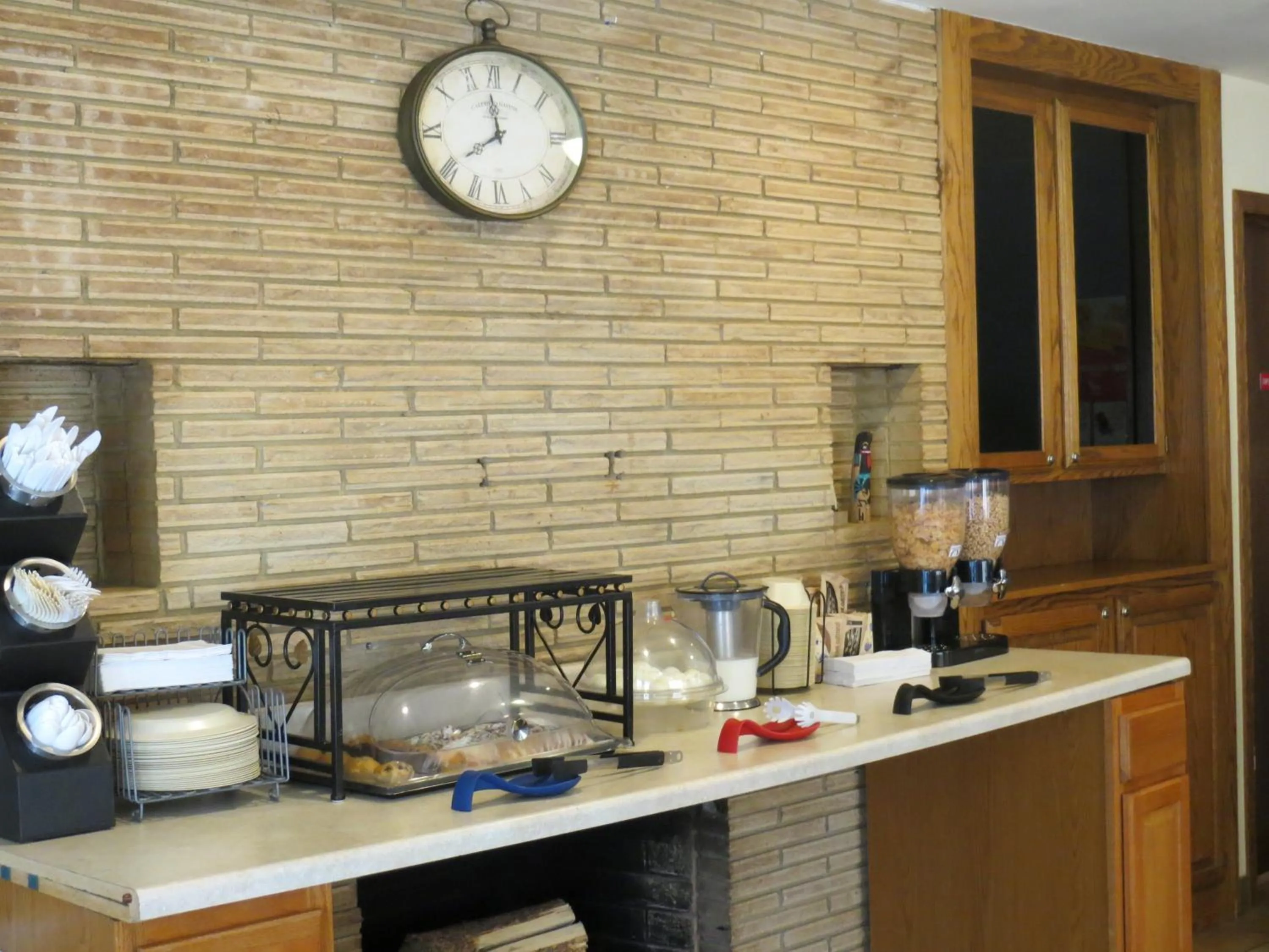 Kitchen or kitchenette in Silver Saddle Motel