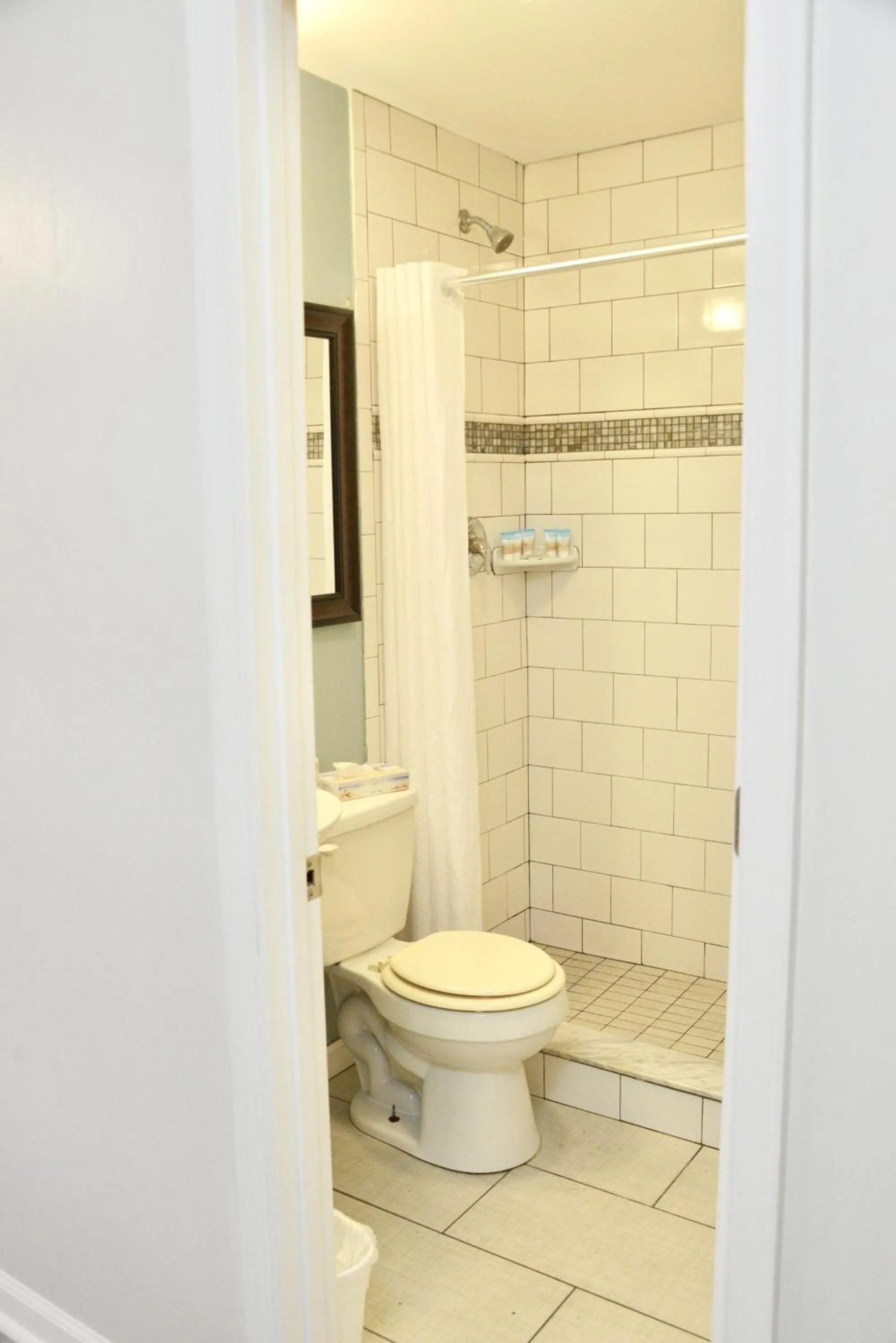 Shower in White Marlin Inn