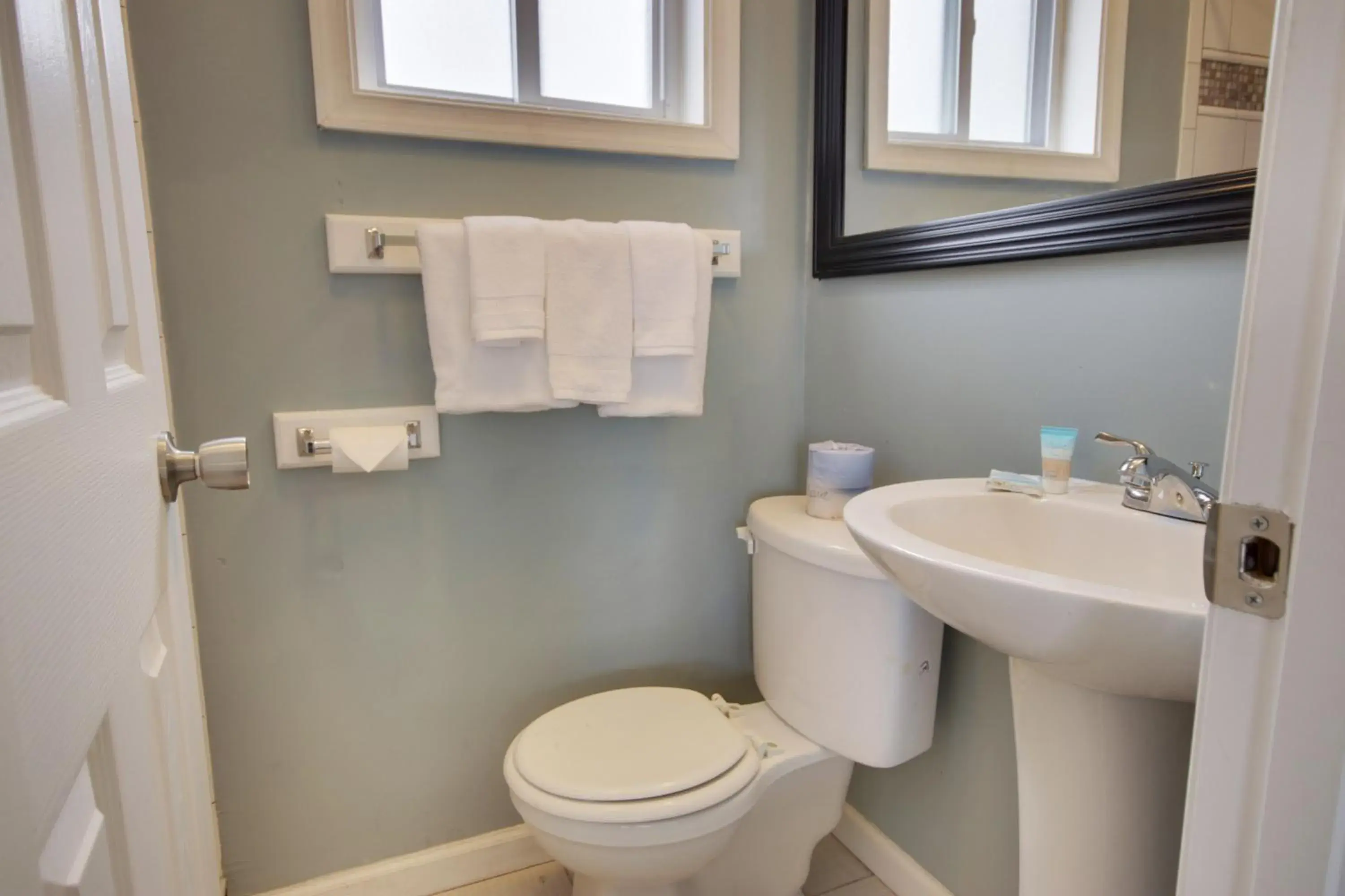 Economy Two Double Bed in White Marlin Inn Economy Two Double Bed in White Marlin Inn