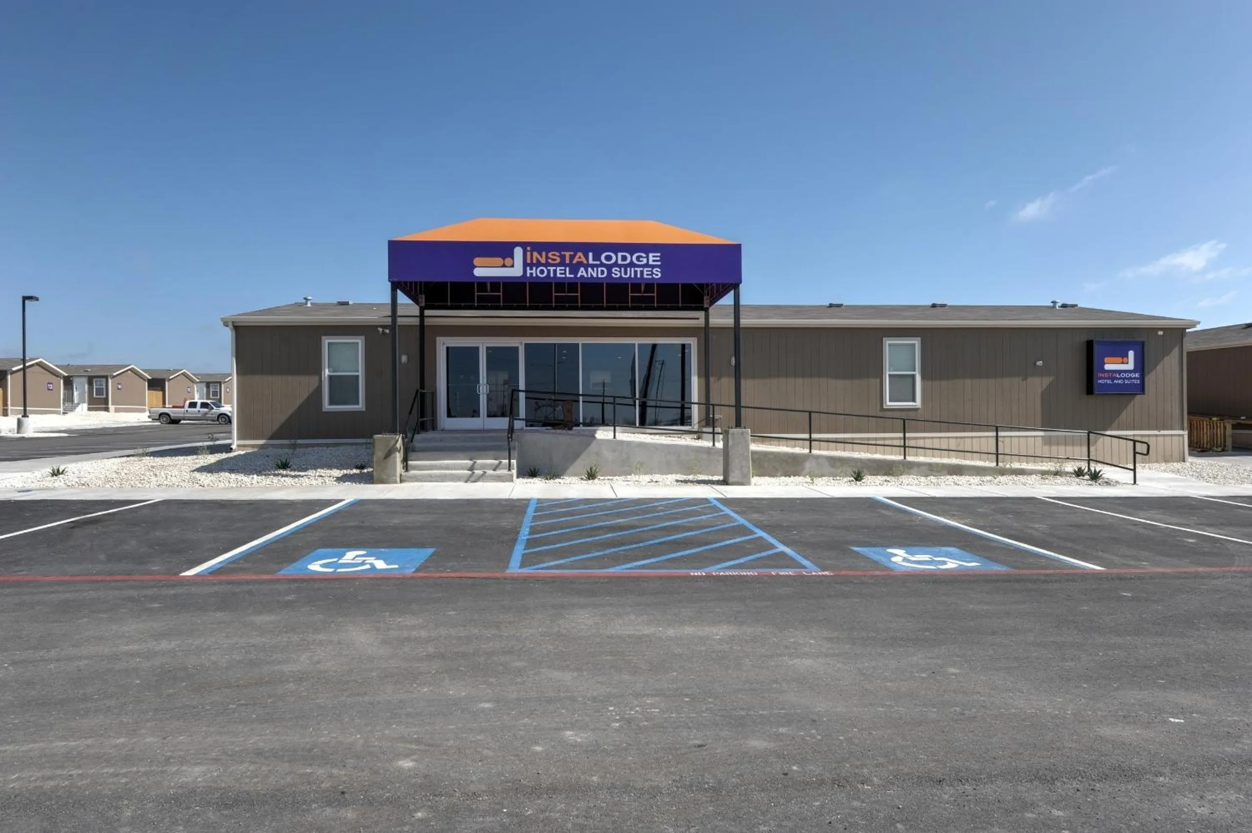 Property building in Instalodge Hotel and Suites Karnes City