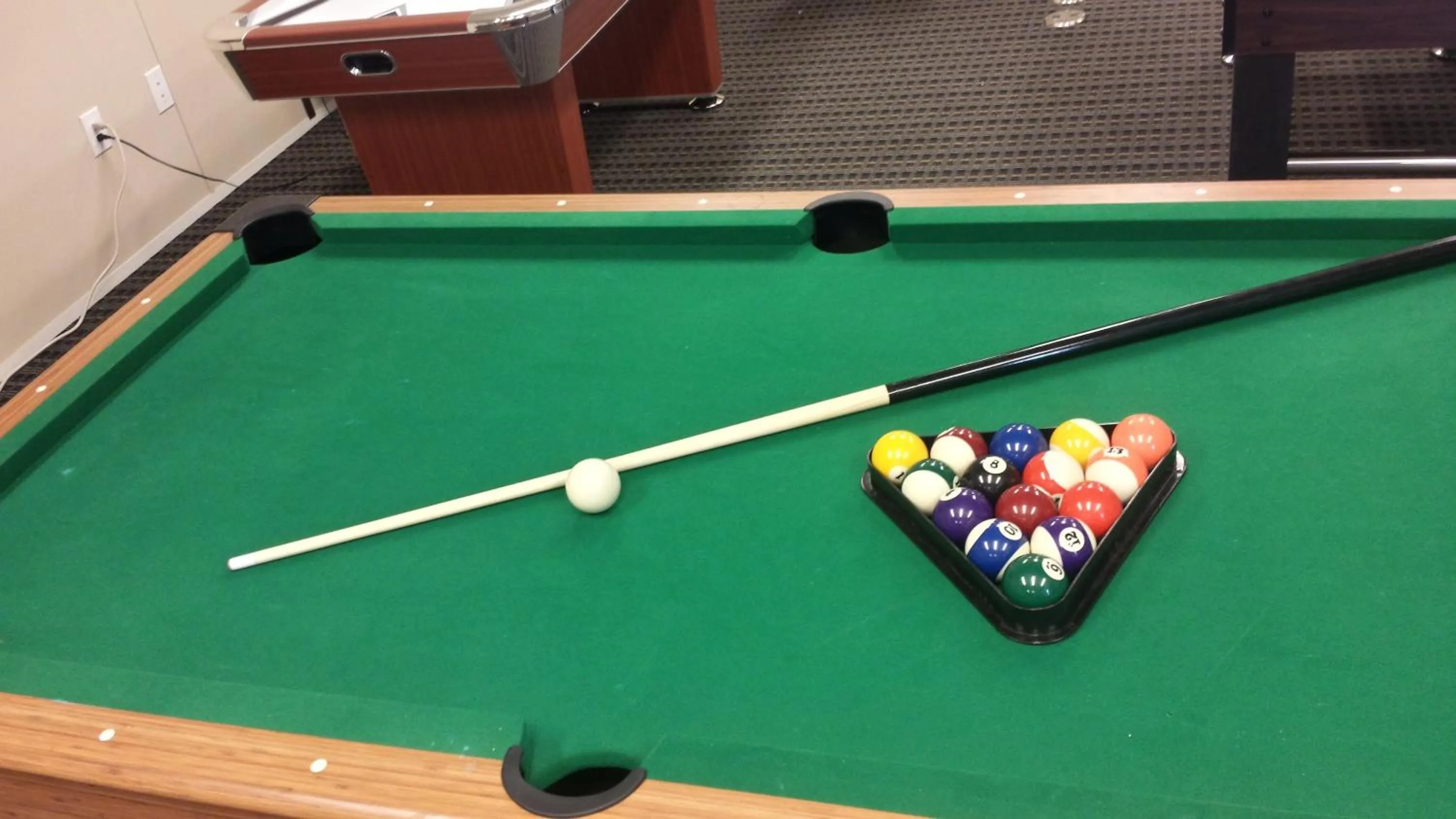 Billiard in Instalodge Hotel and Suites Karnes City