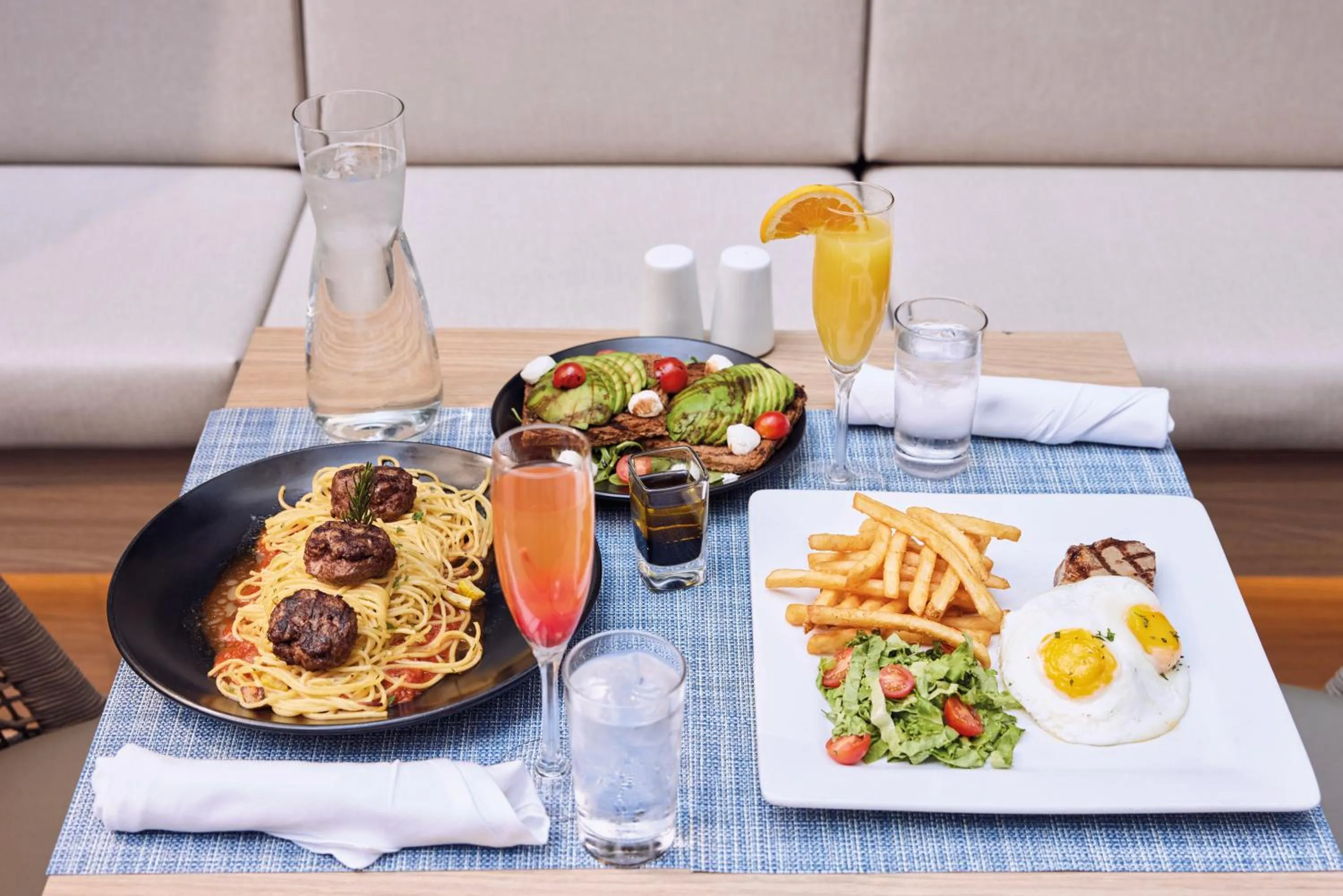 Restaurant/places to eat in Riu Plaza New York Times Square