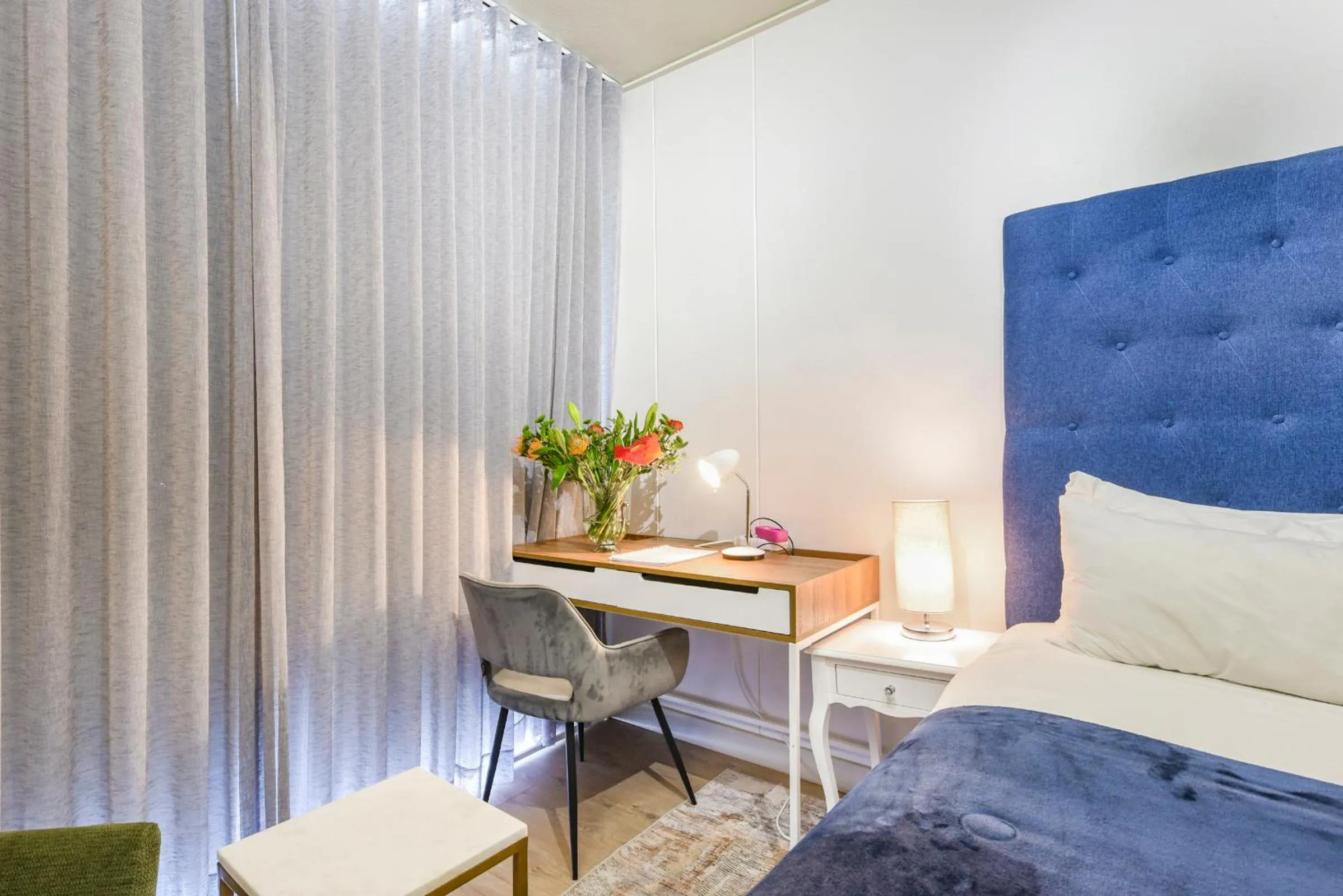 Bed in One Rosebank Apartments