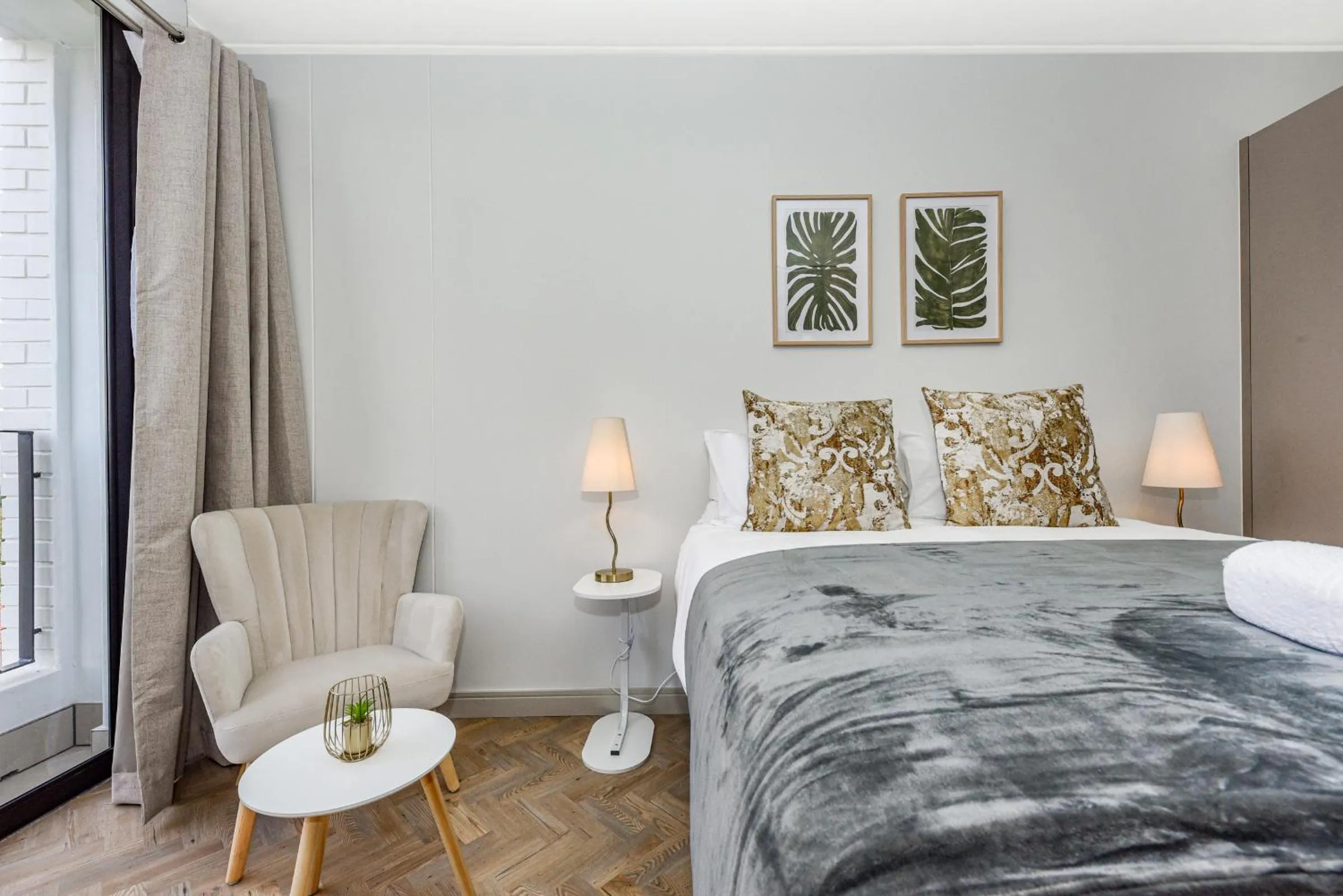 Bed in One Rosebank Apartments