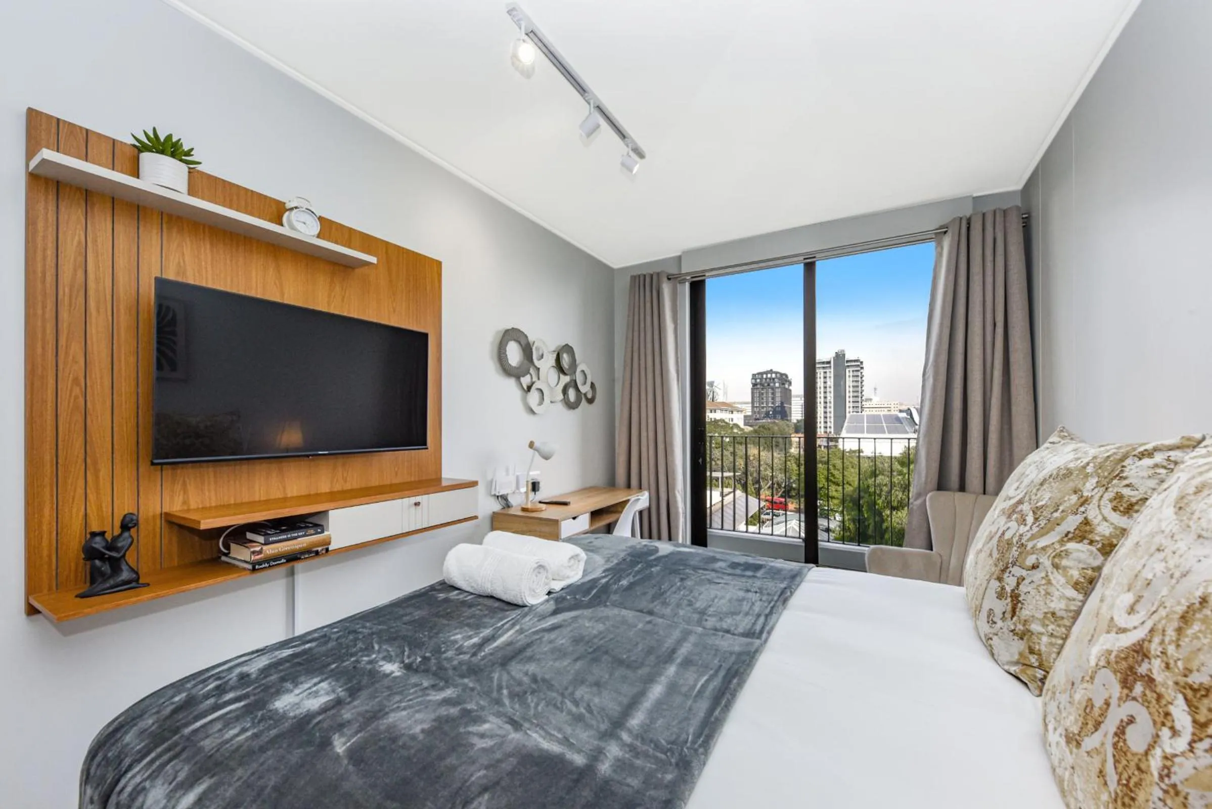 Bed in One Rosebank Apartments