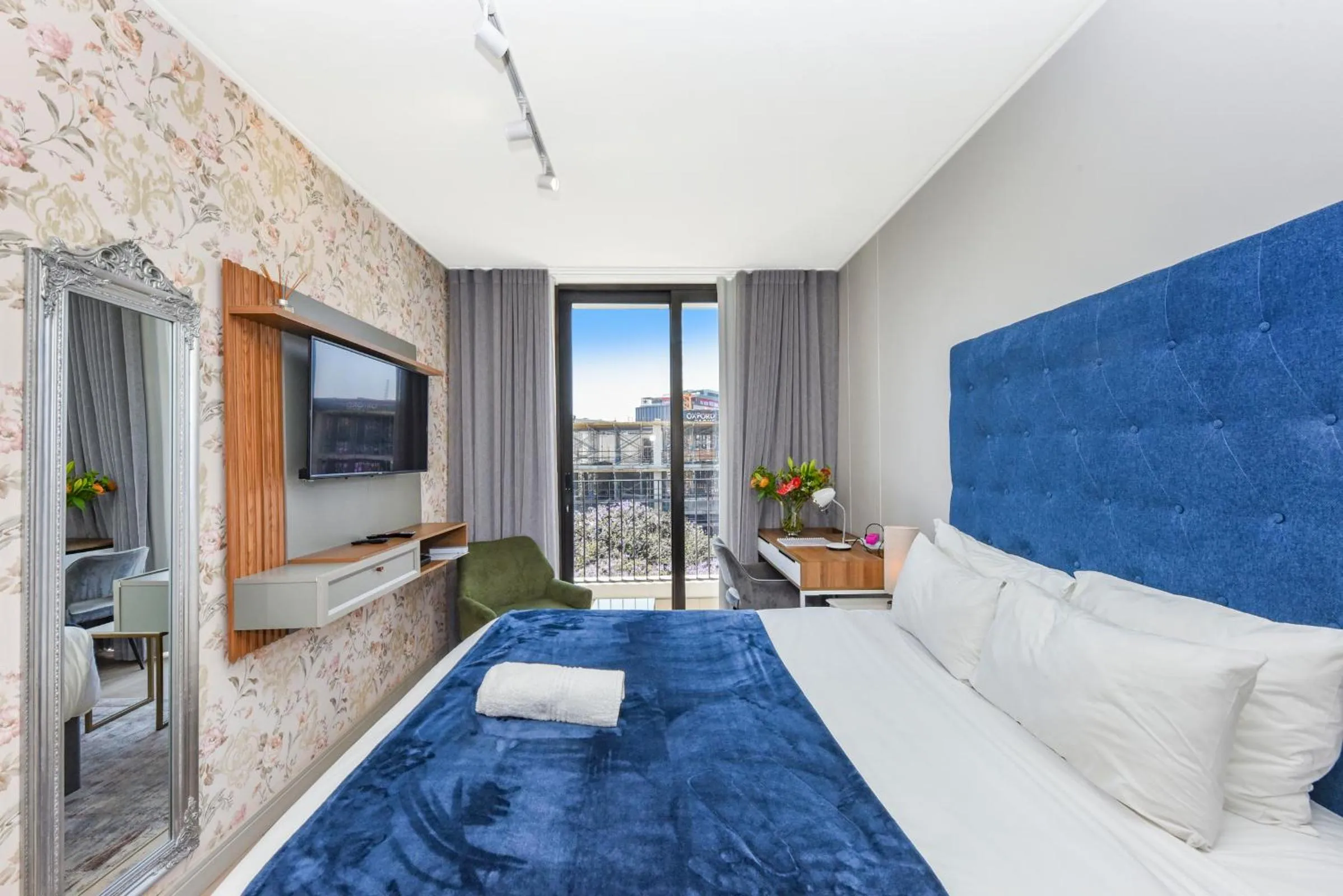 Bed in One Rosebank Apartments