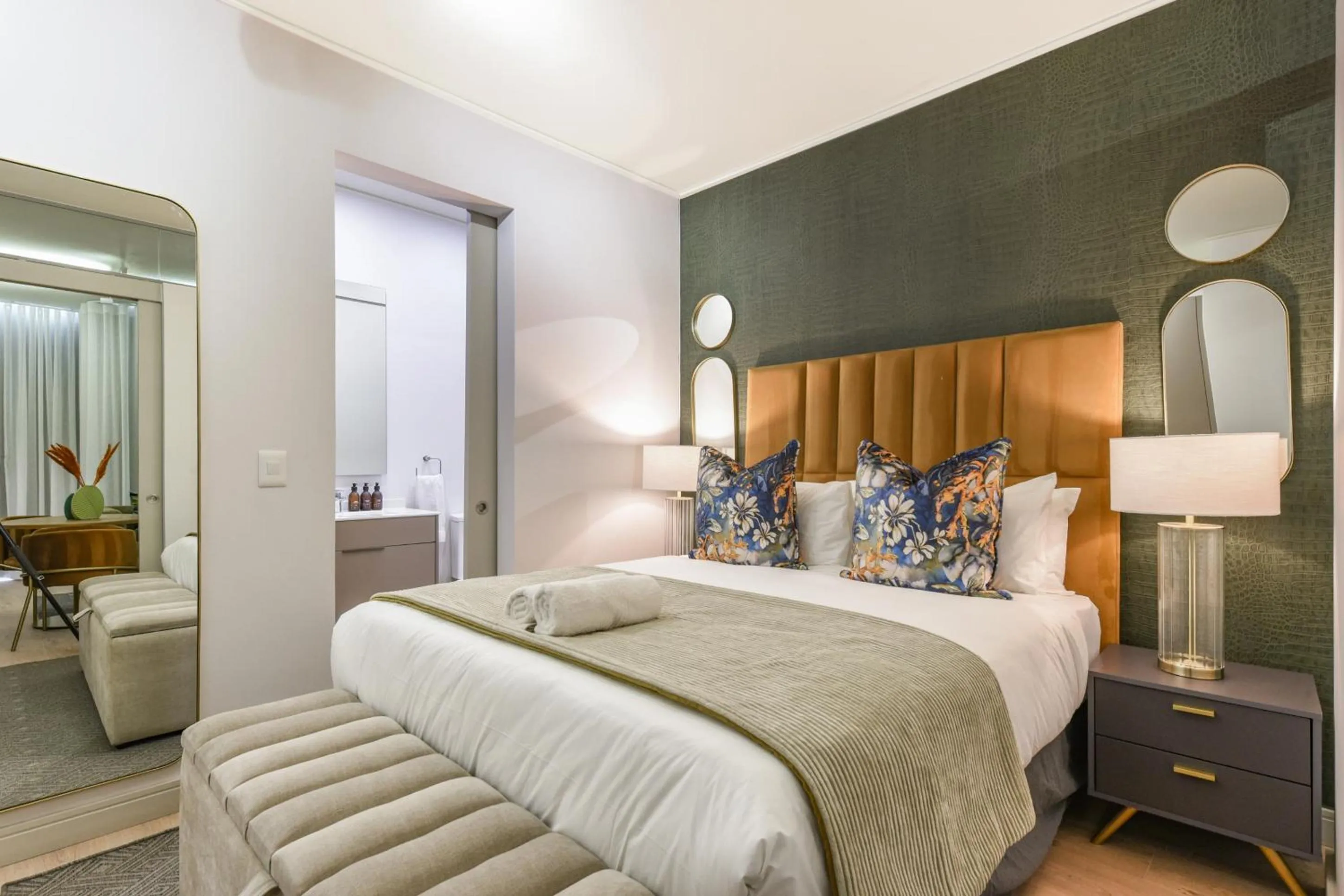 Other, Bed in One Rosebank Apartments