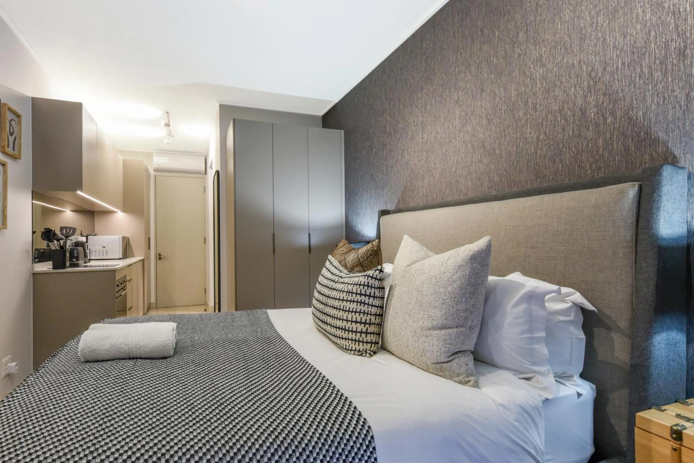 Bed in One Rosebank Apartments