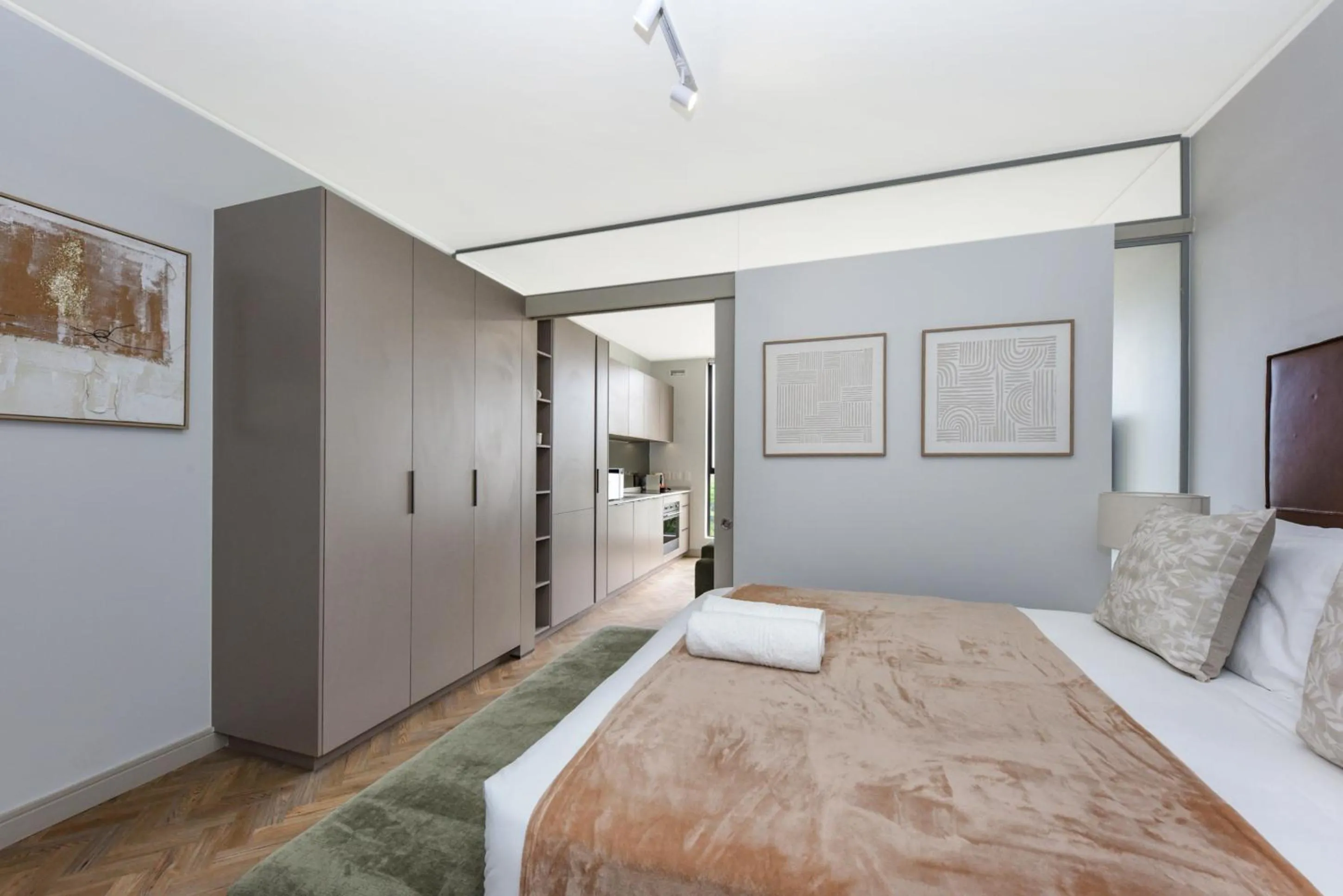 Other, Bed in One Rosebank Apartments