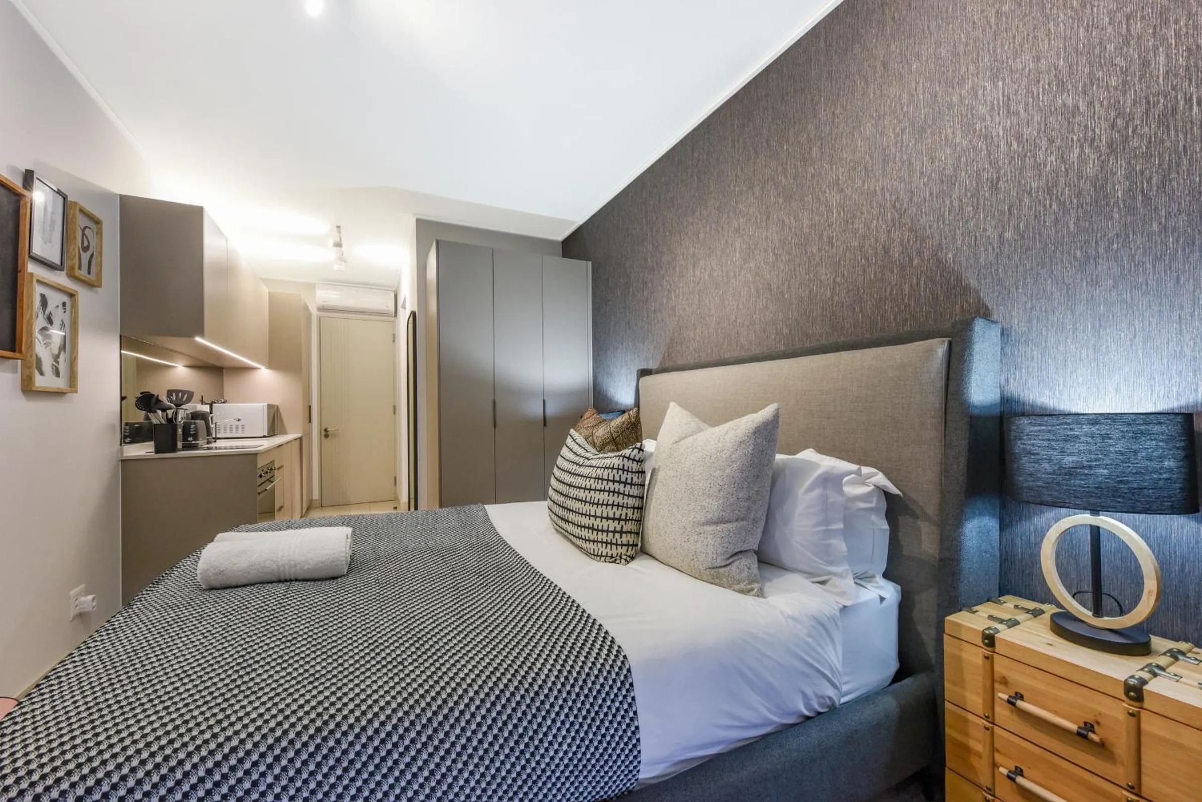 Bed in One Rosebank Apartments