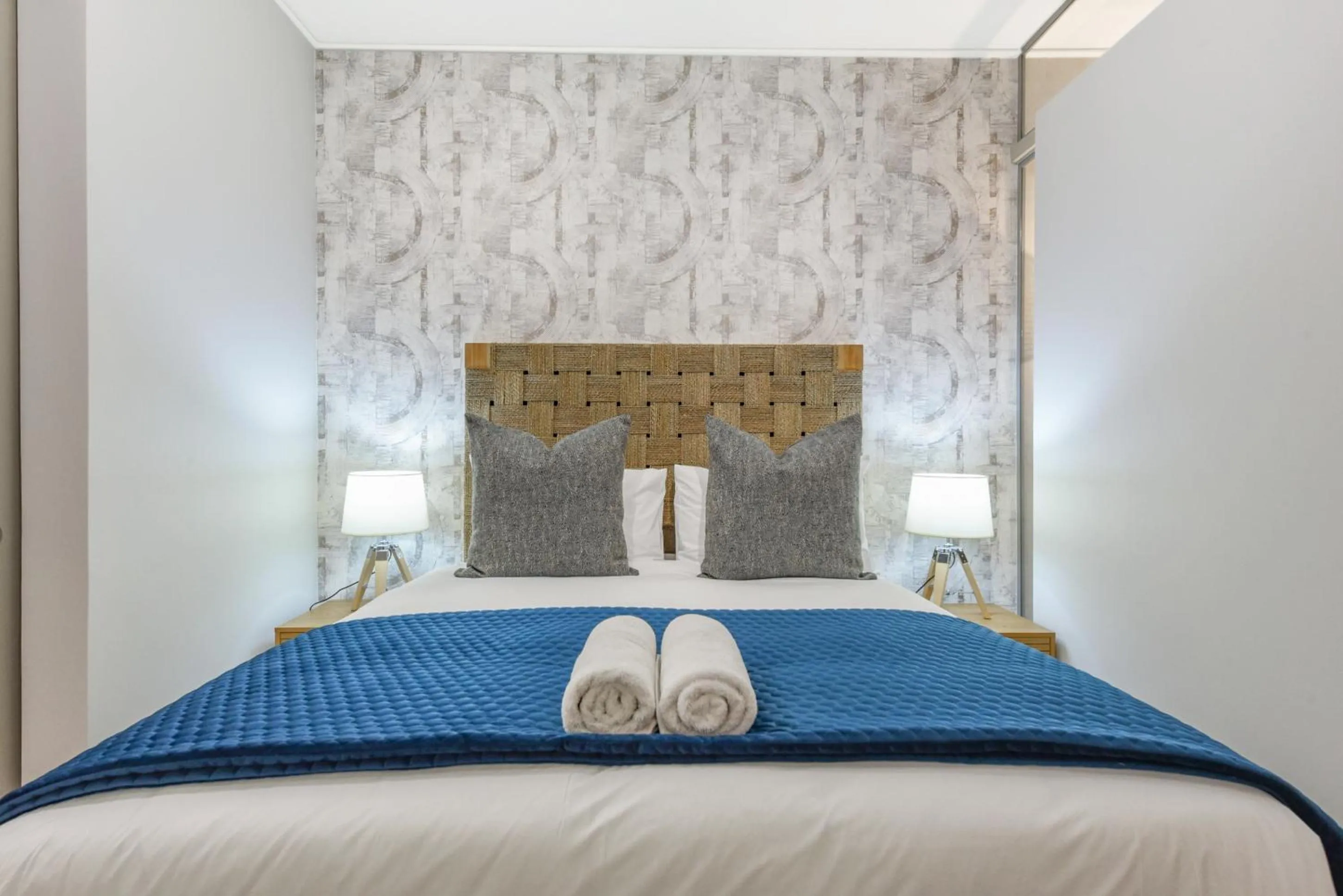 Other, Bed in One Rosebank Apartments