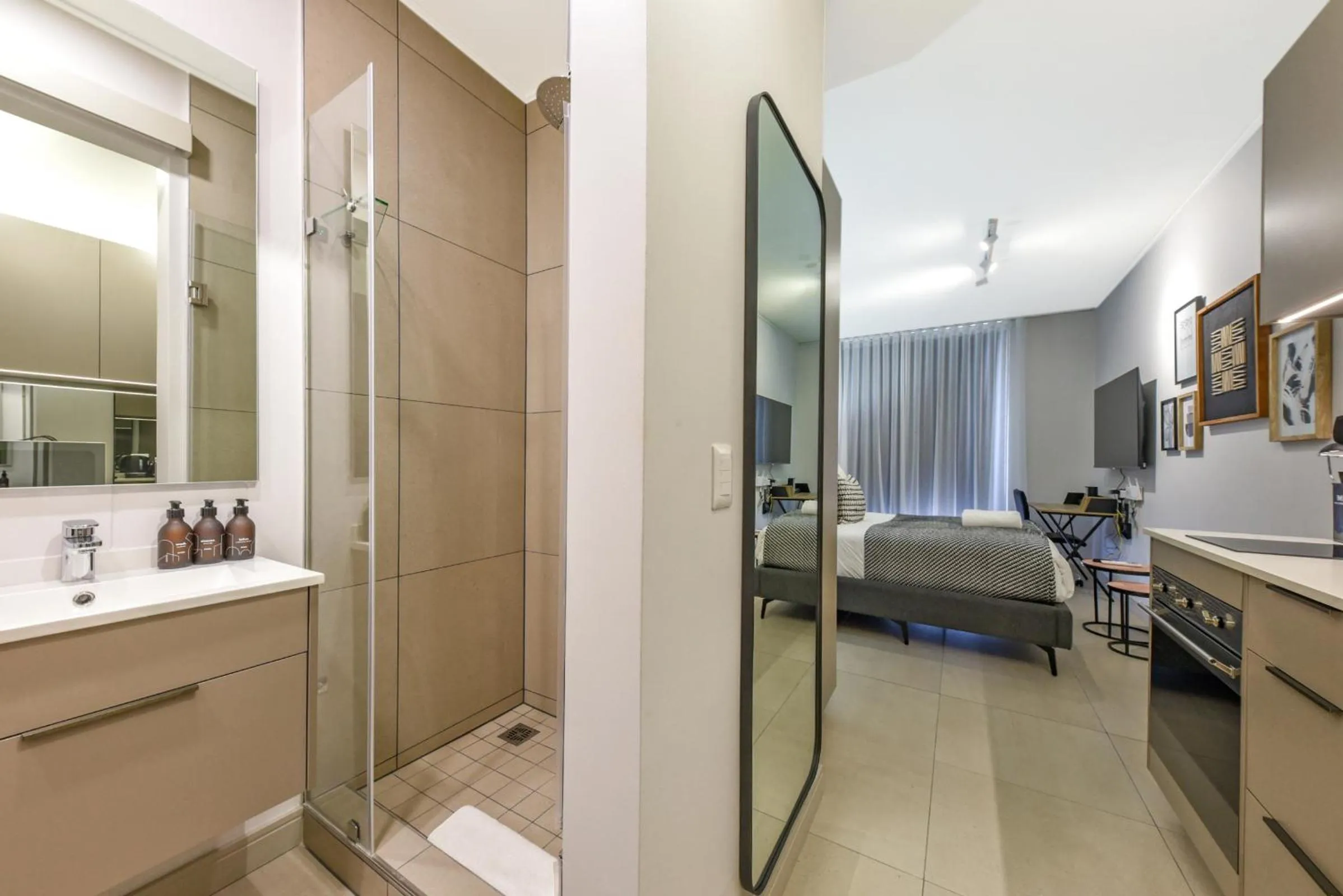 Bed in One Rosebank Apartments