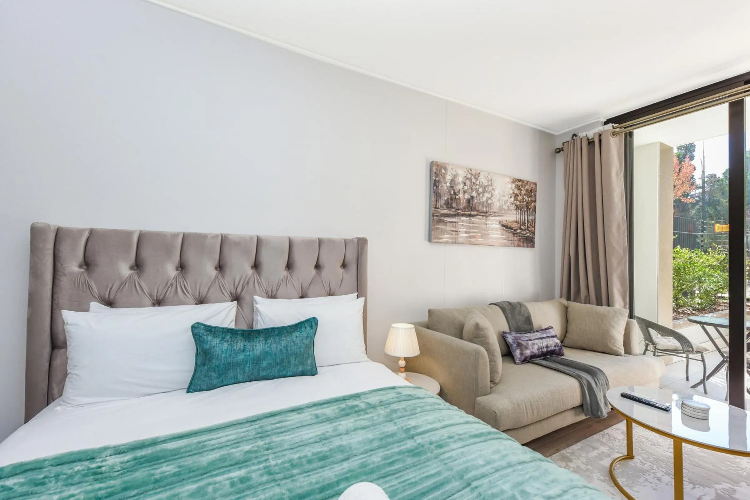 Bed in One Rosebank Apartments