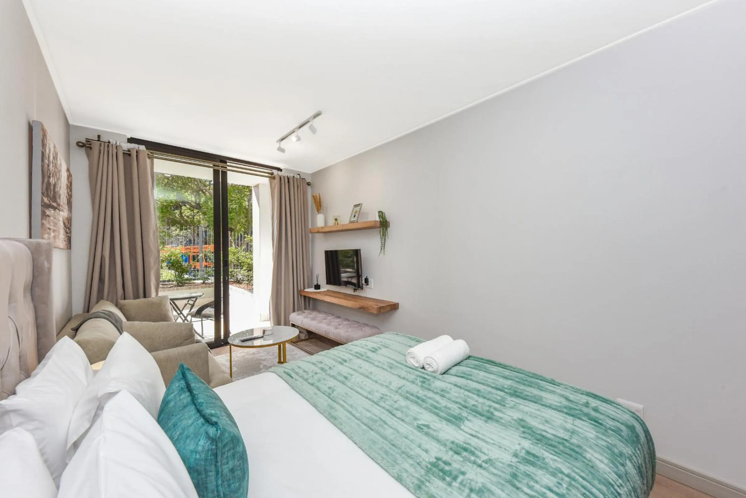 Bed in One Rosebank Apartments