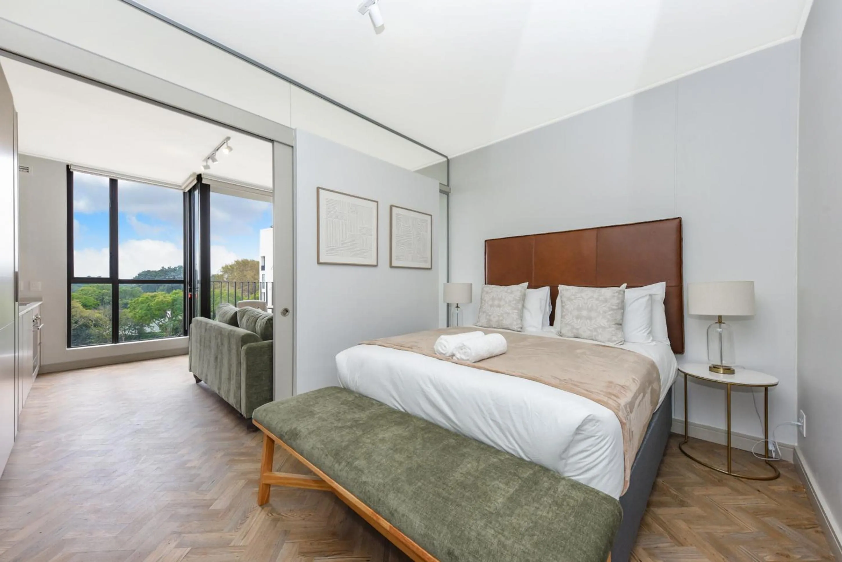 Other, Bed in One Rosebank Apartments