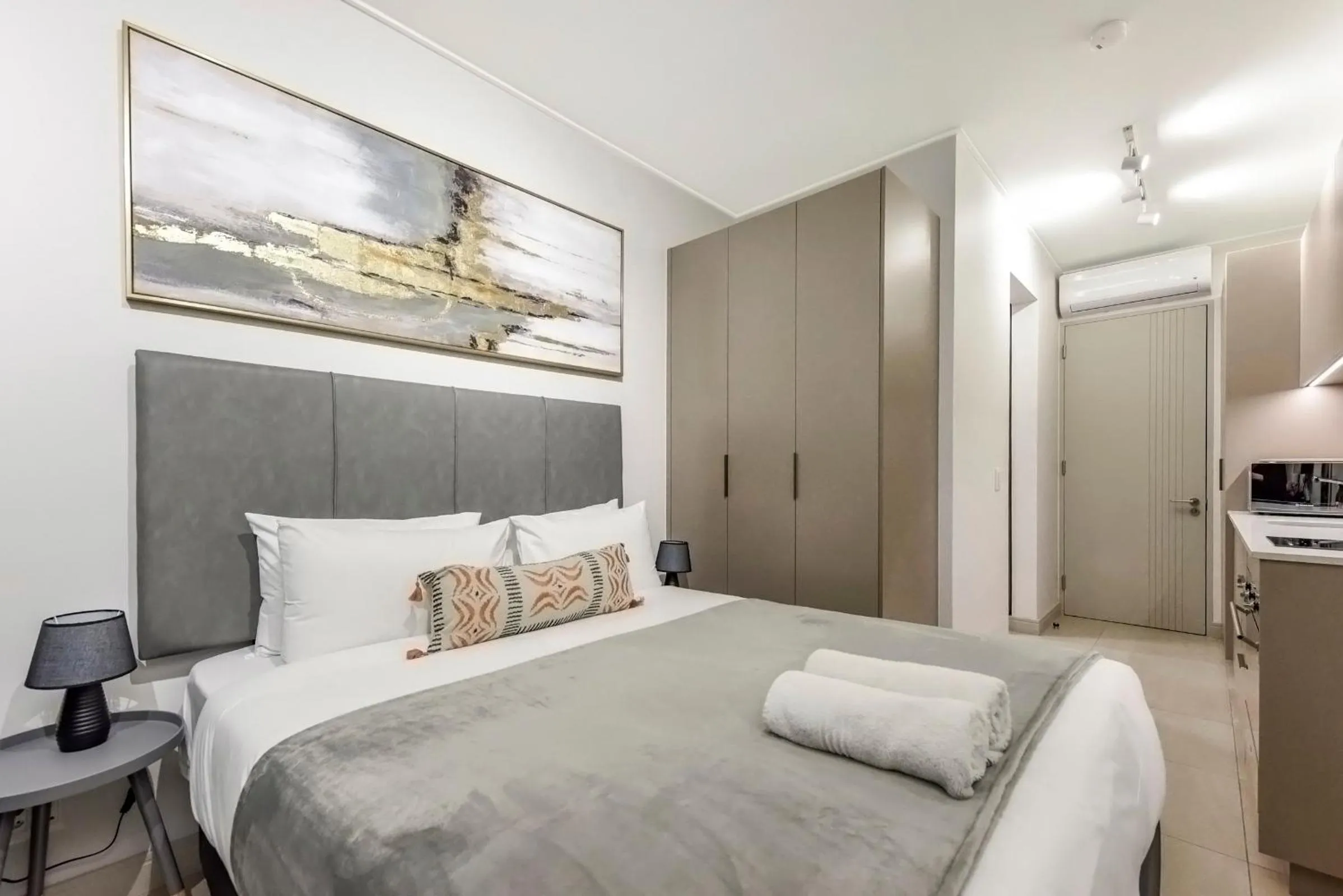 Bed in One Rosebank Apartments