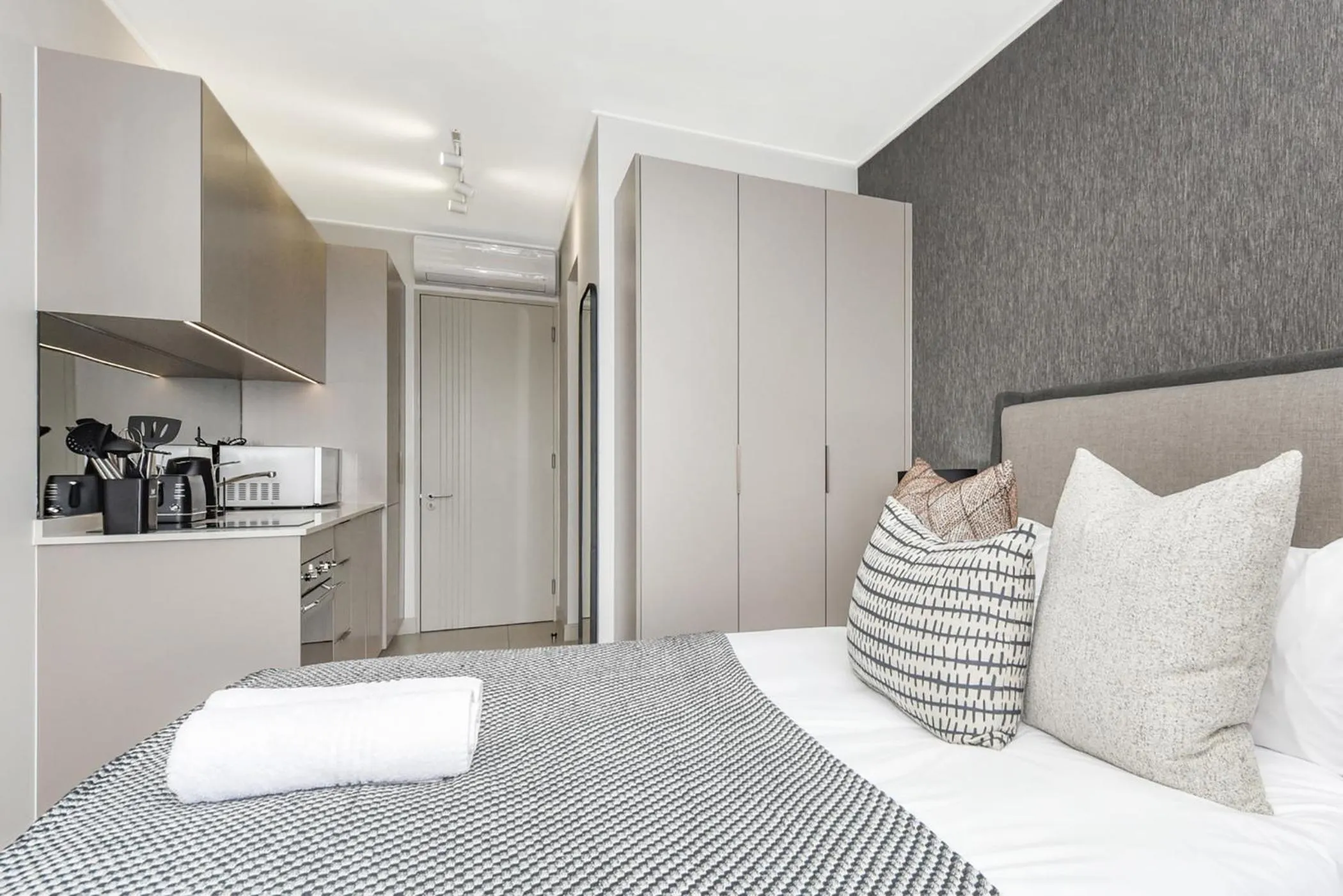 Bed in One Rosebank Apartments