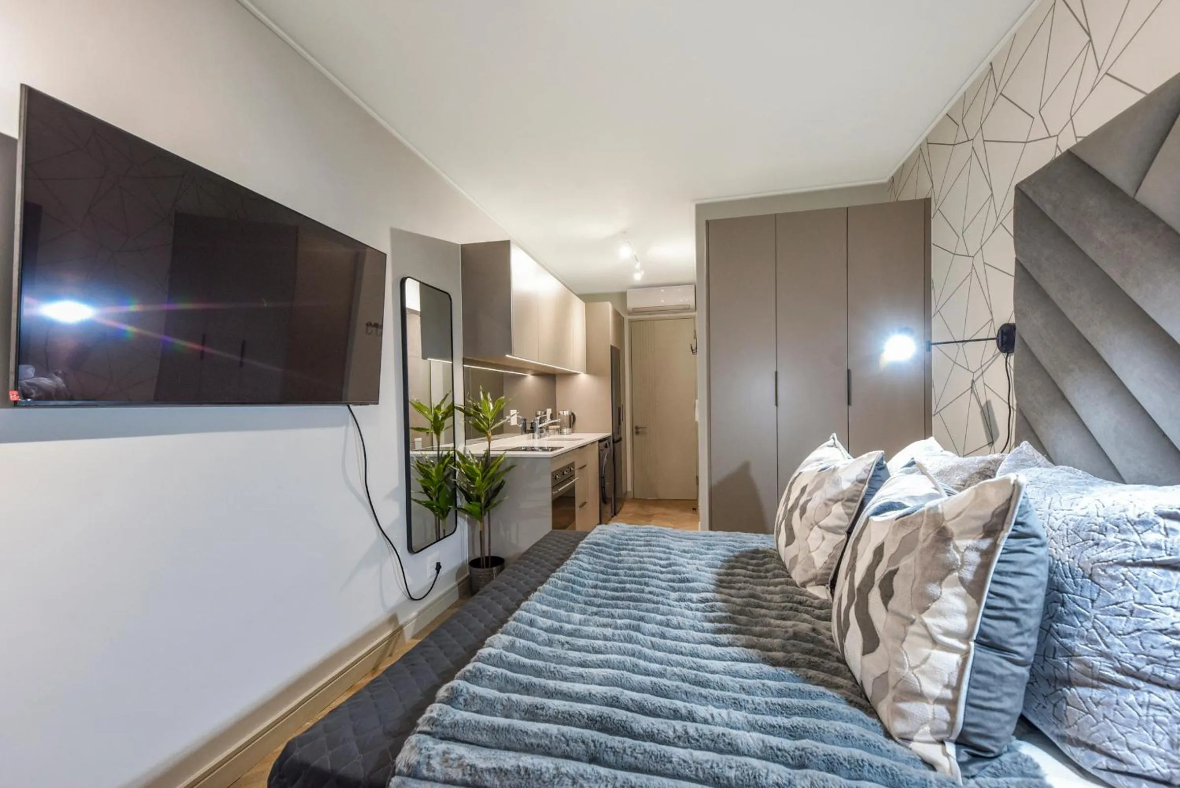 Bed in One Rosebank Apartments