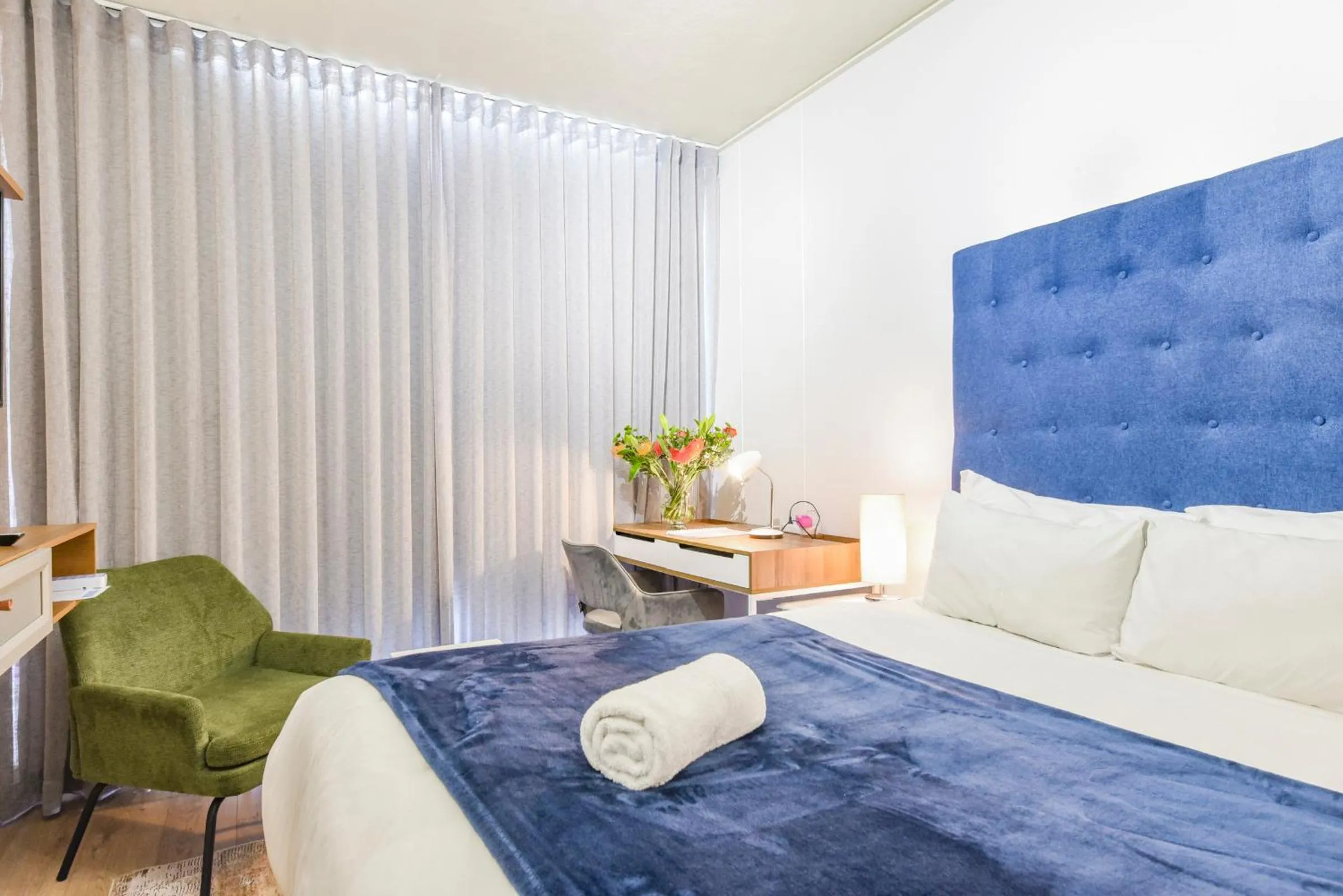 Bed in One Rosebank Apartments