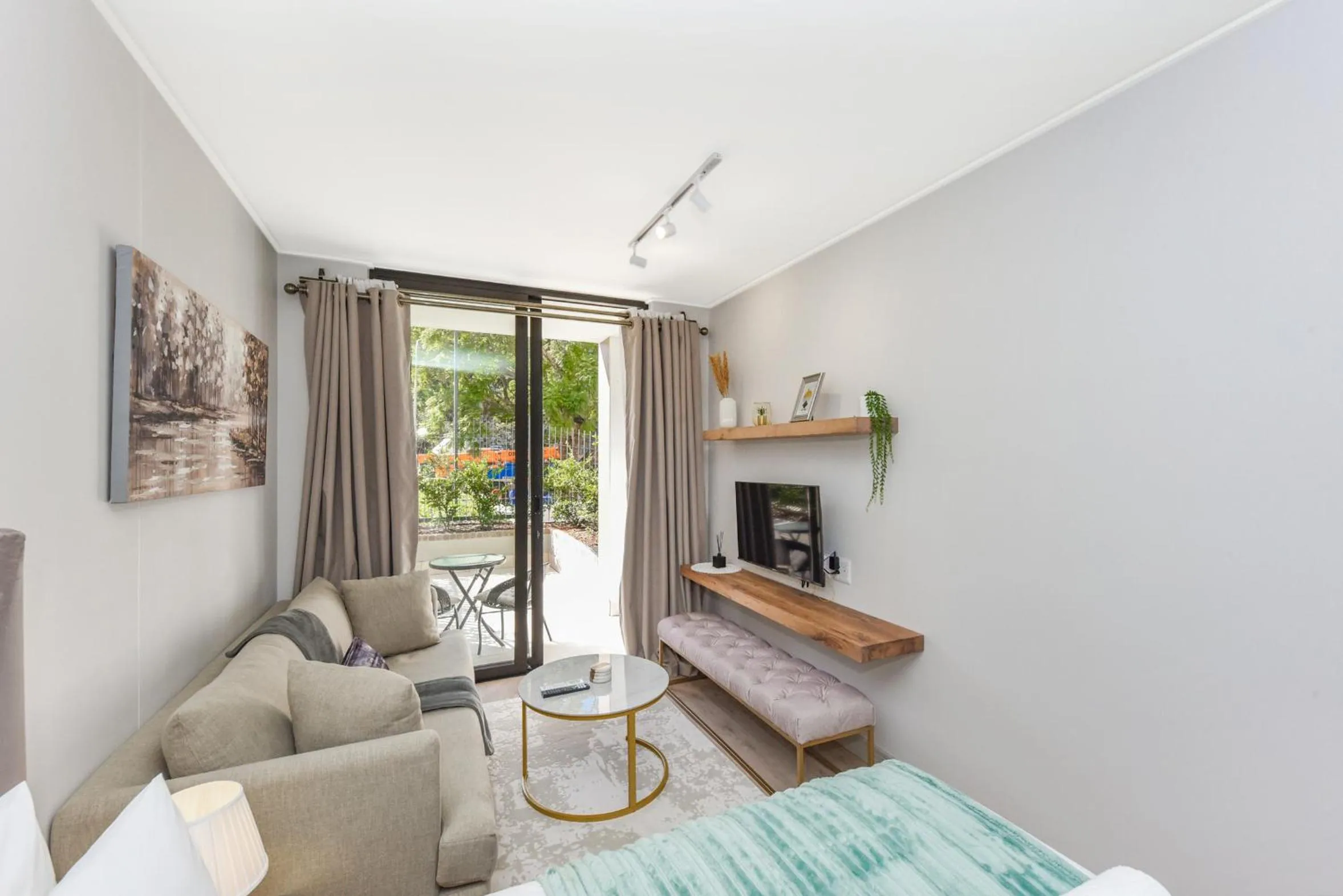 Bed in One Rosebank Apartments