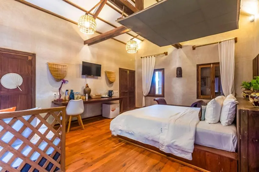 Bed in Maison Model d'Angkor