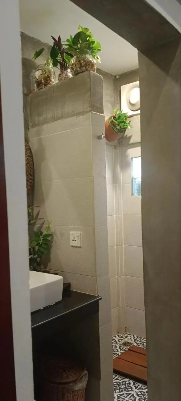 Shower in Maison Model d'Angkor