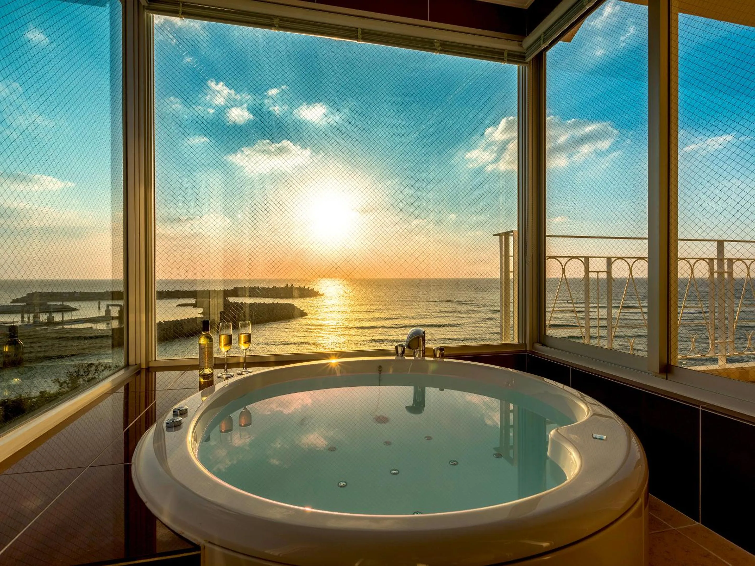 Hot Tub in Umi No Terrace Yomitan Toya