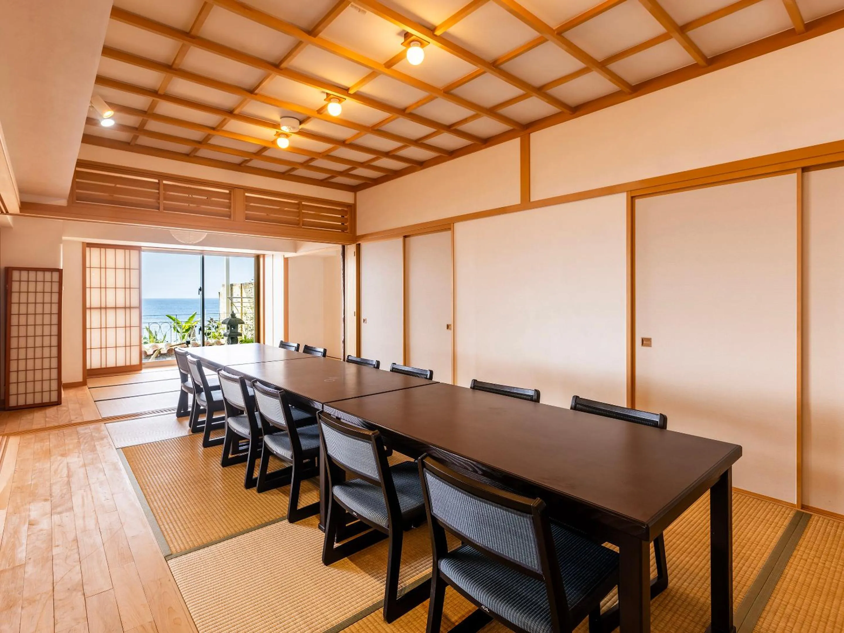 Restaurant/places to eat in Umi No Terrace Yomitan Toya