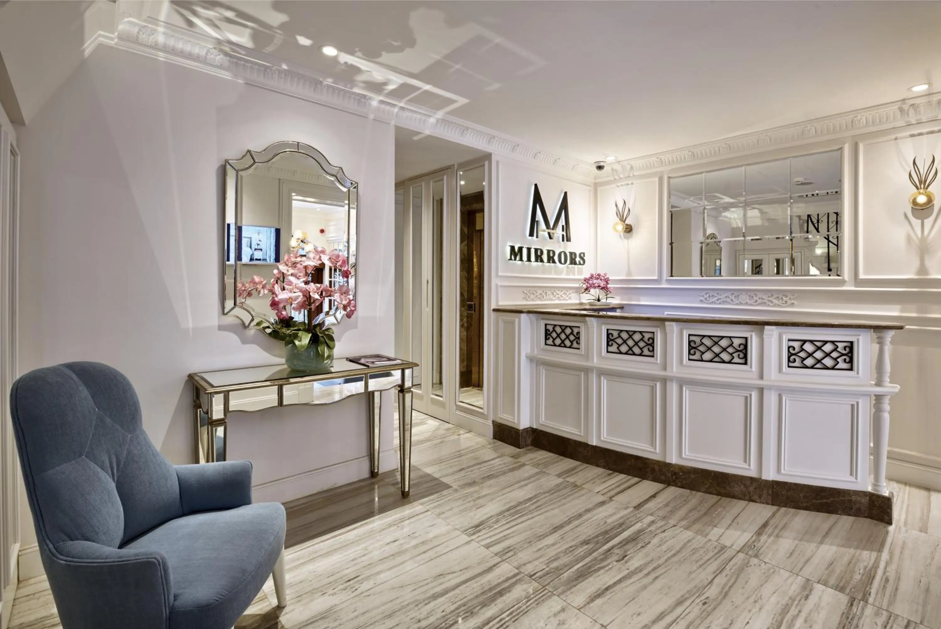 Lobby or reception in Mirrors Hotel İstanbul Taksim City Center