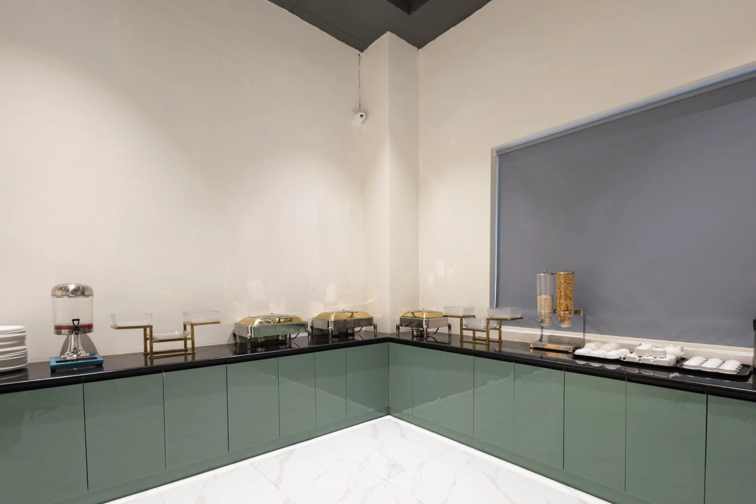 Restaurant/places to eat in White Ridge Premium Hotel - Hitec City