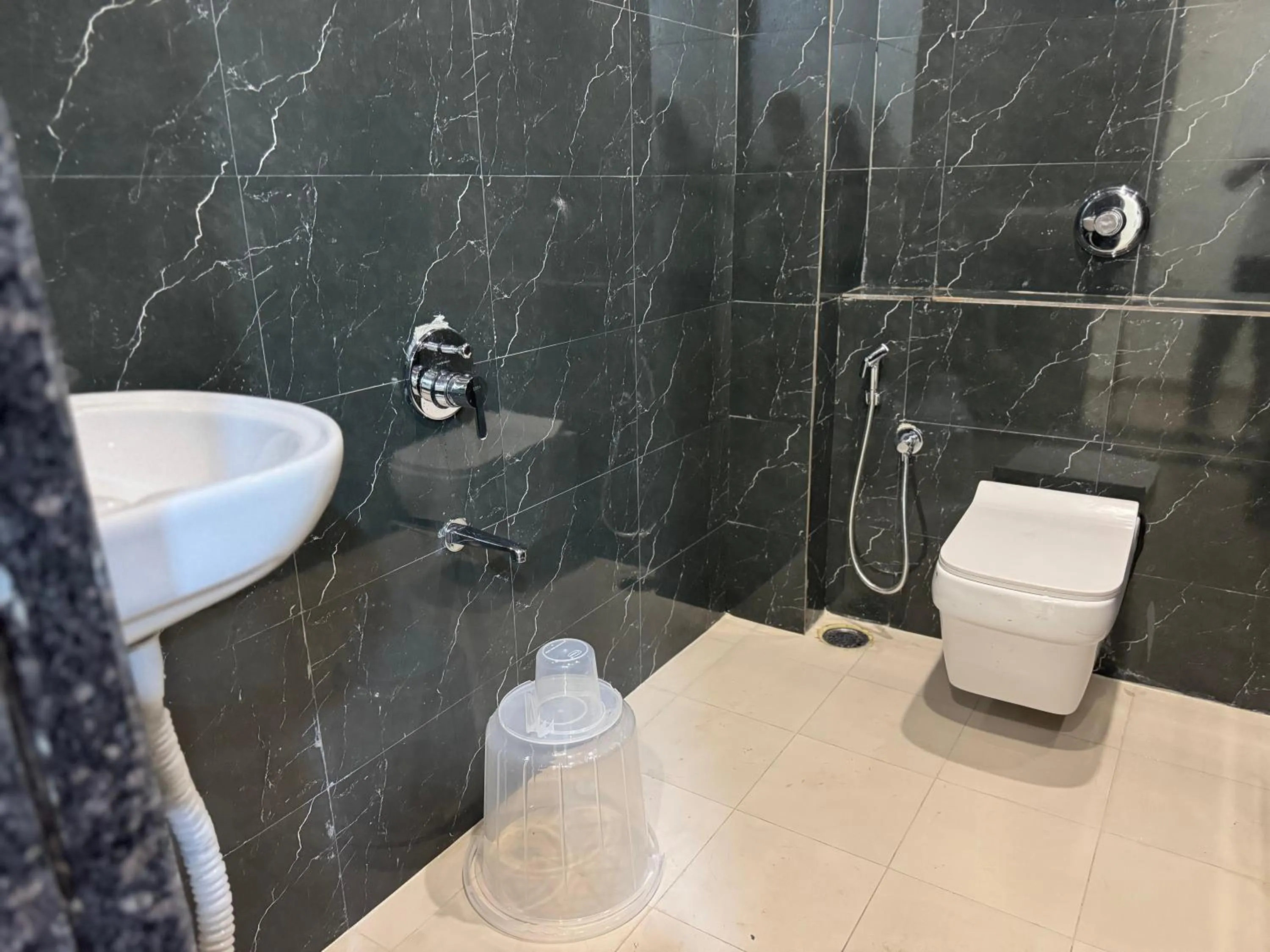 Bathroom in White Ridge Premium Hotel - Hitec City