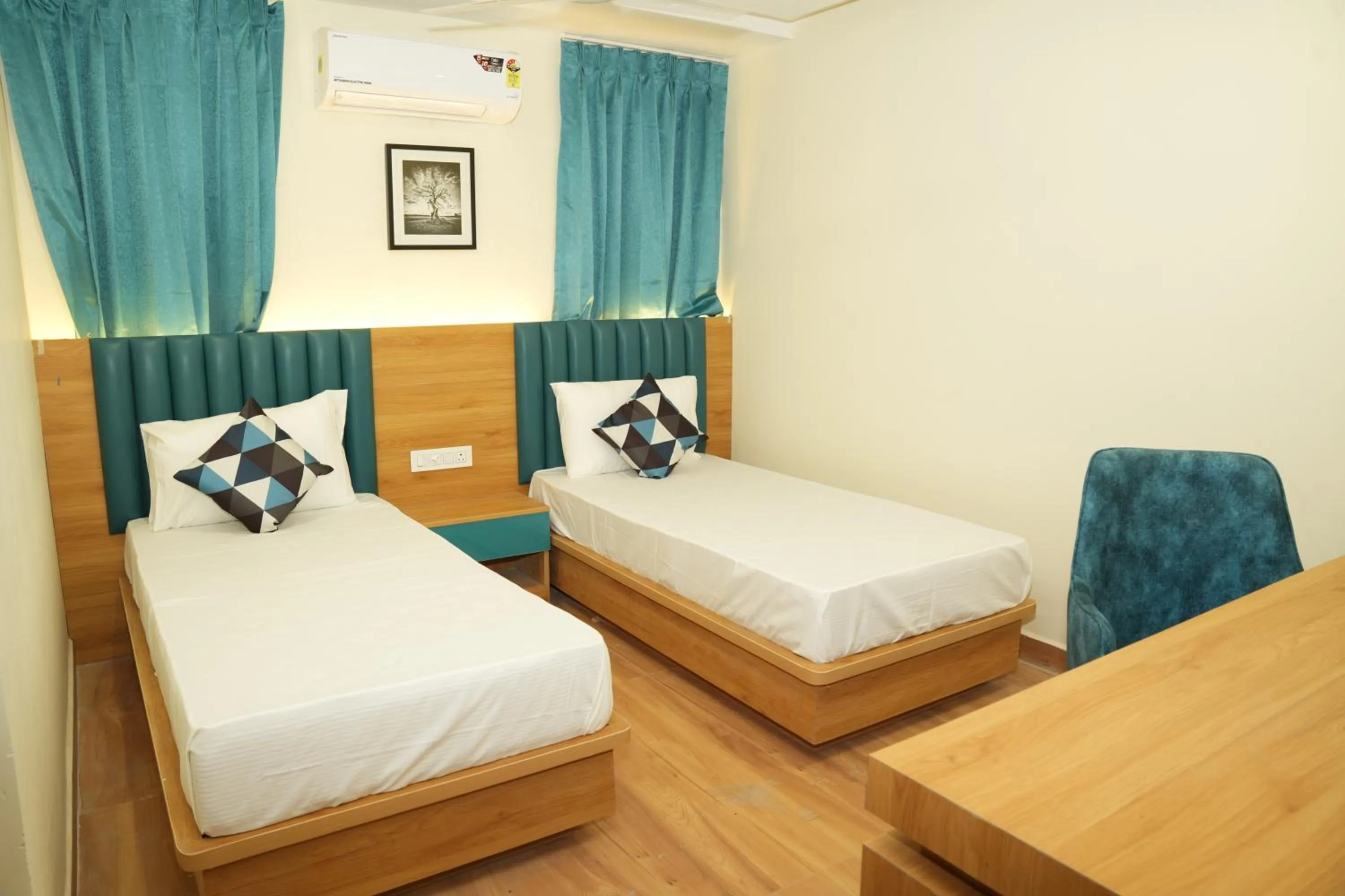 Bedroom, Bed in White Ridge Premium Hotel - Hitec City