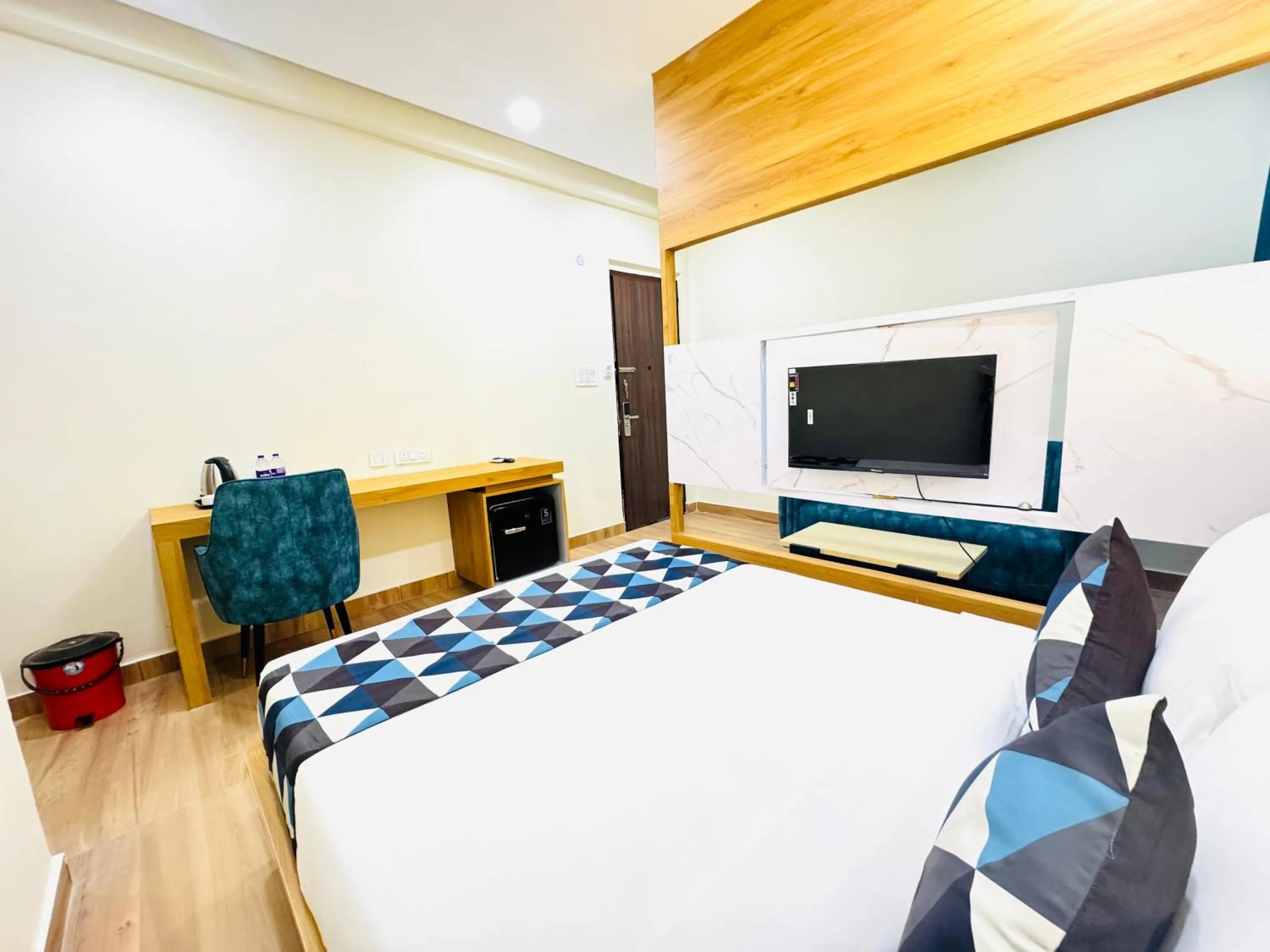 Bed in White Ridge Premium Hotel - Hitec City
