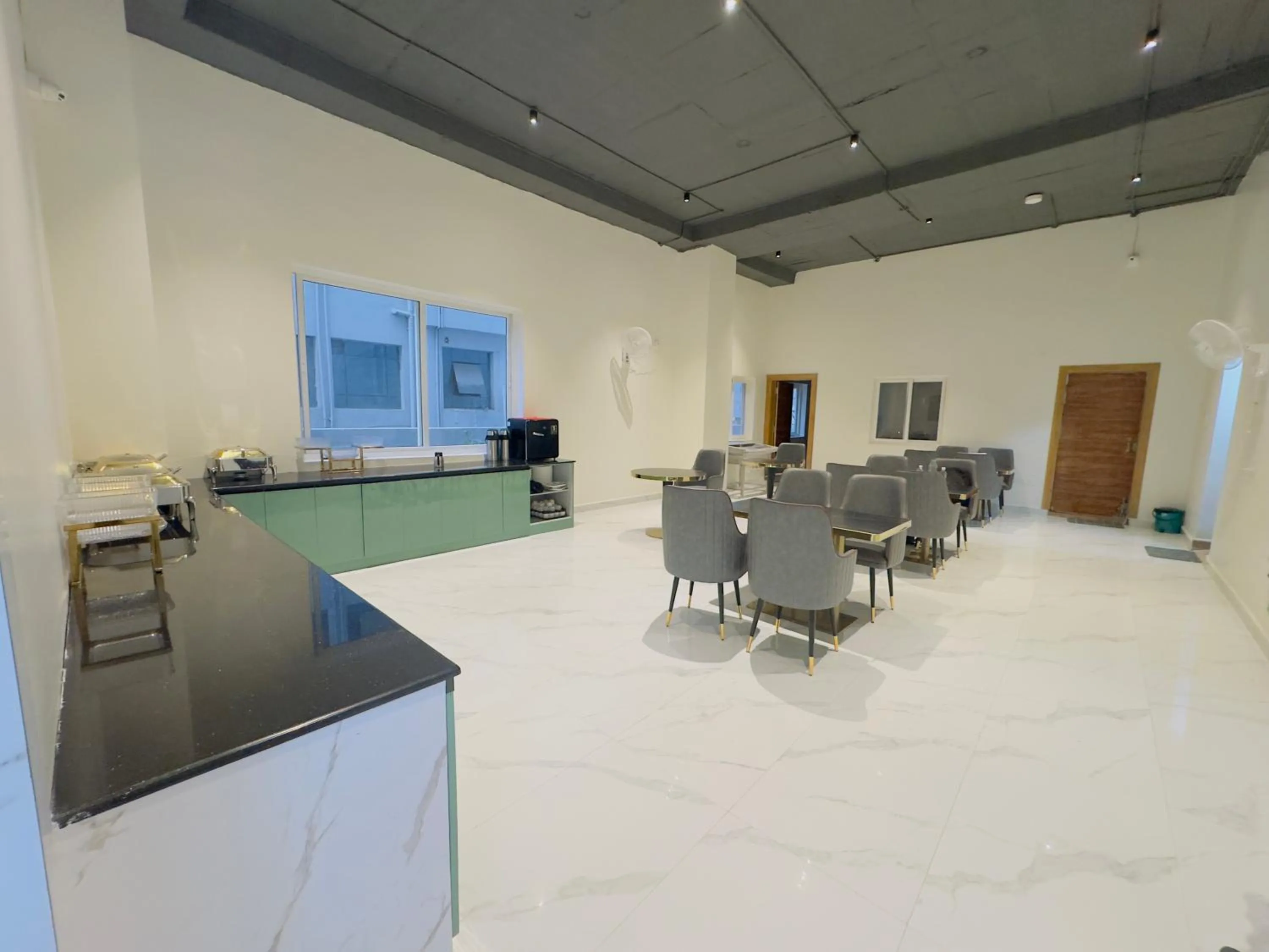 Restaurant/places to eat in White Ridge Premium Hotel - Hitec City