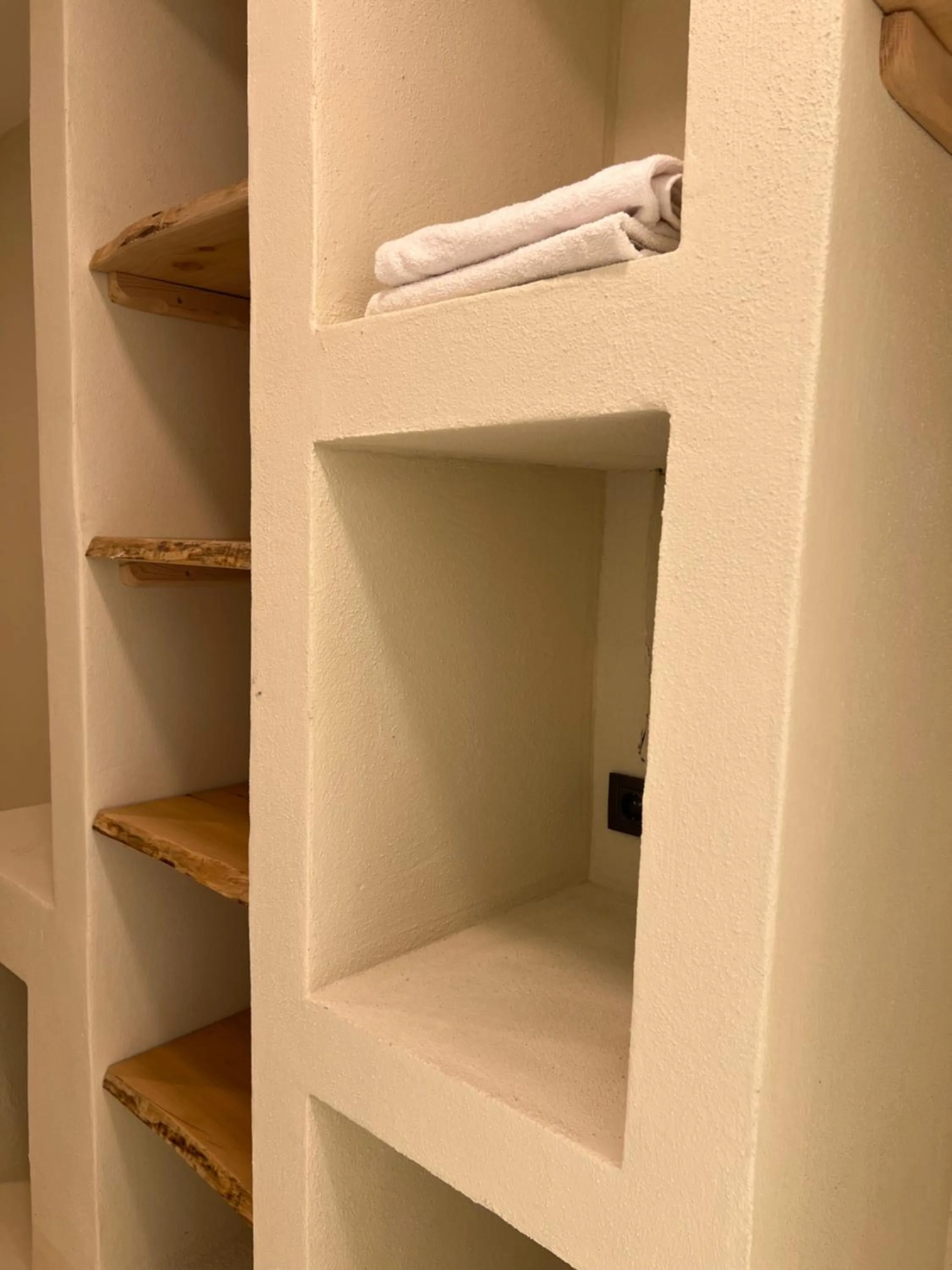 wardrobe in Doc's Hotel Kemer