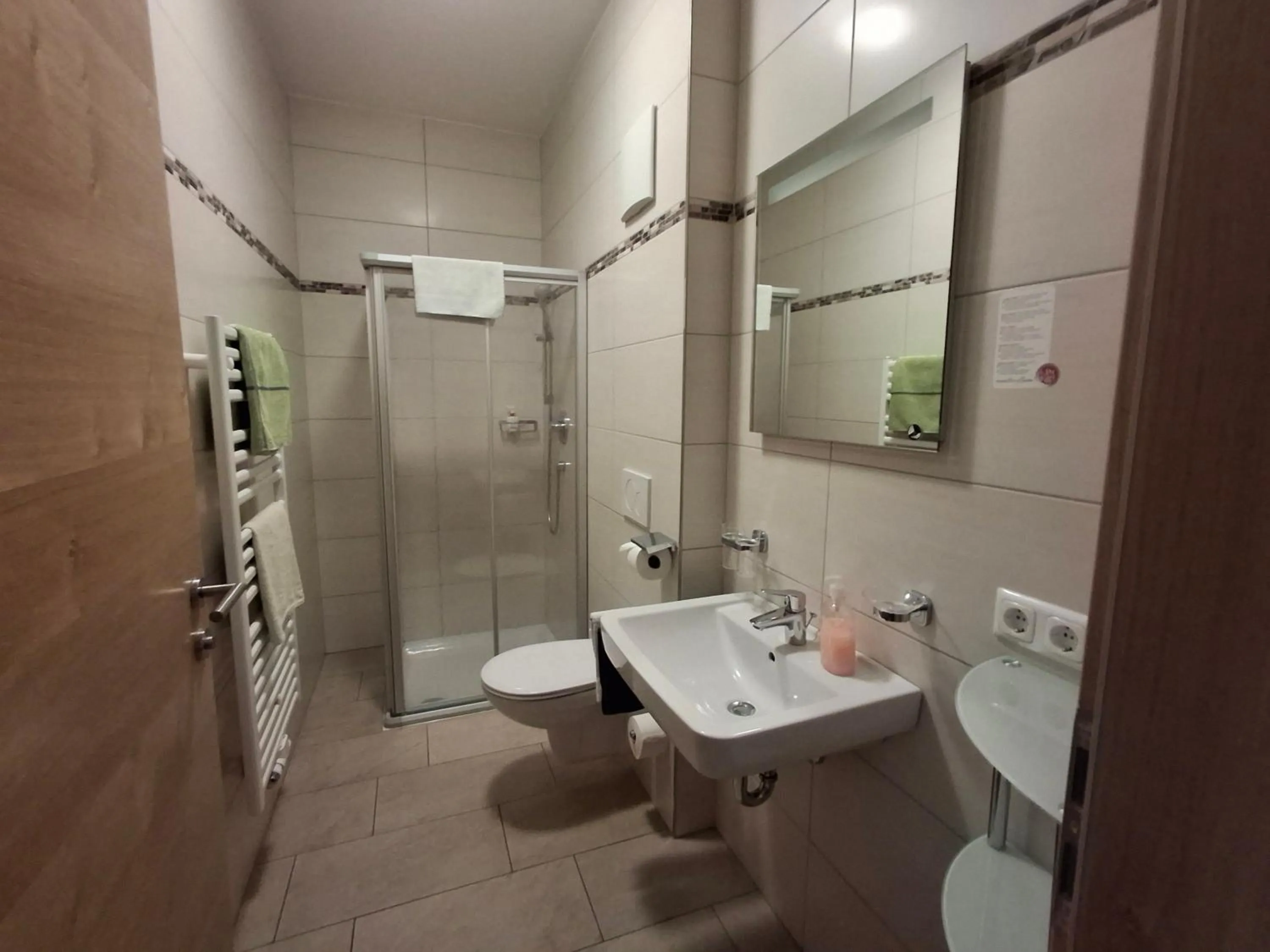 Toilet in Gästehaus Watschinger