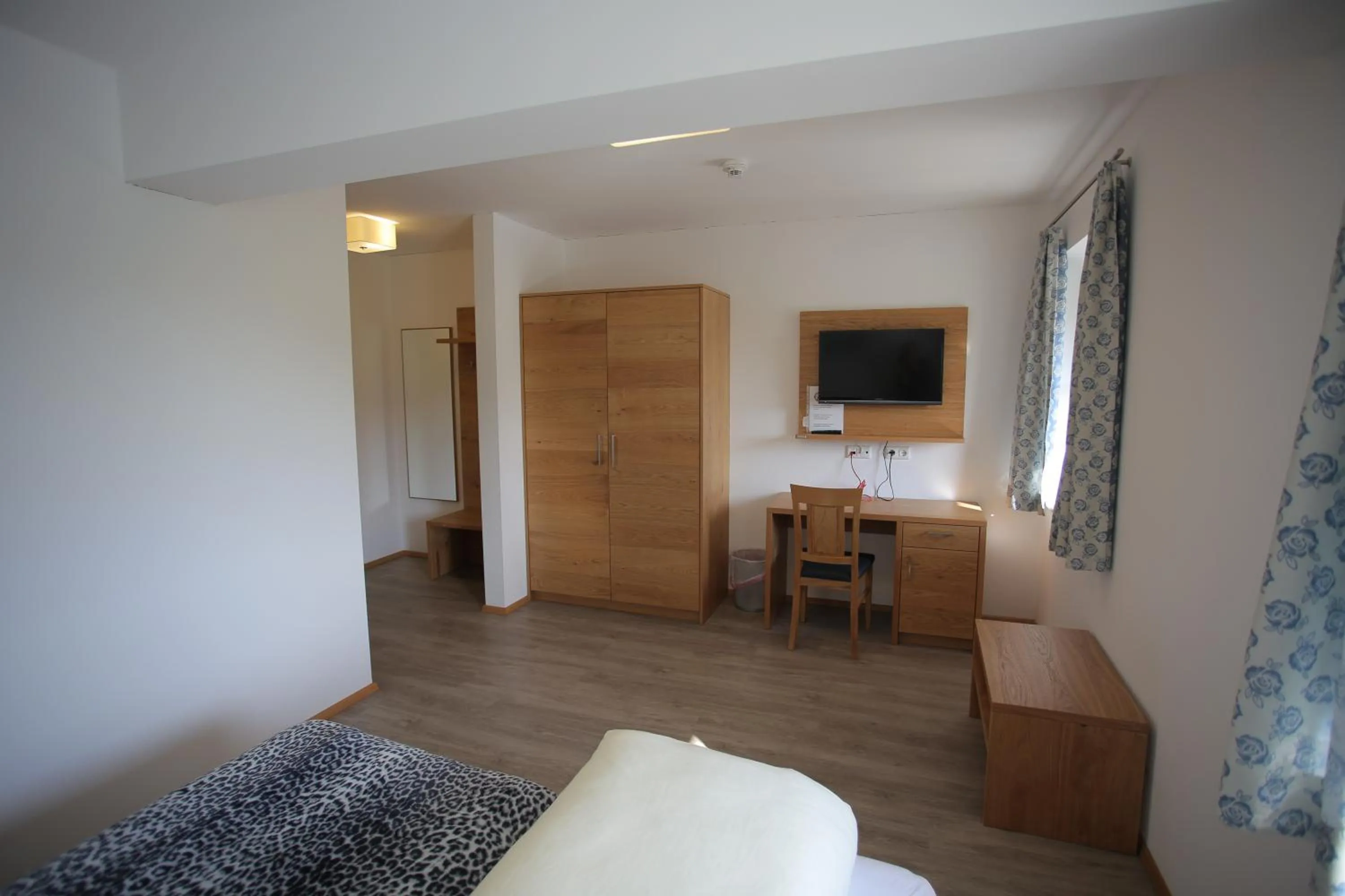 TV and multimedia, Bed in Gästehaus Watschinger