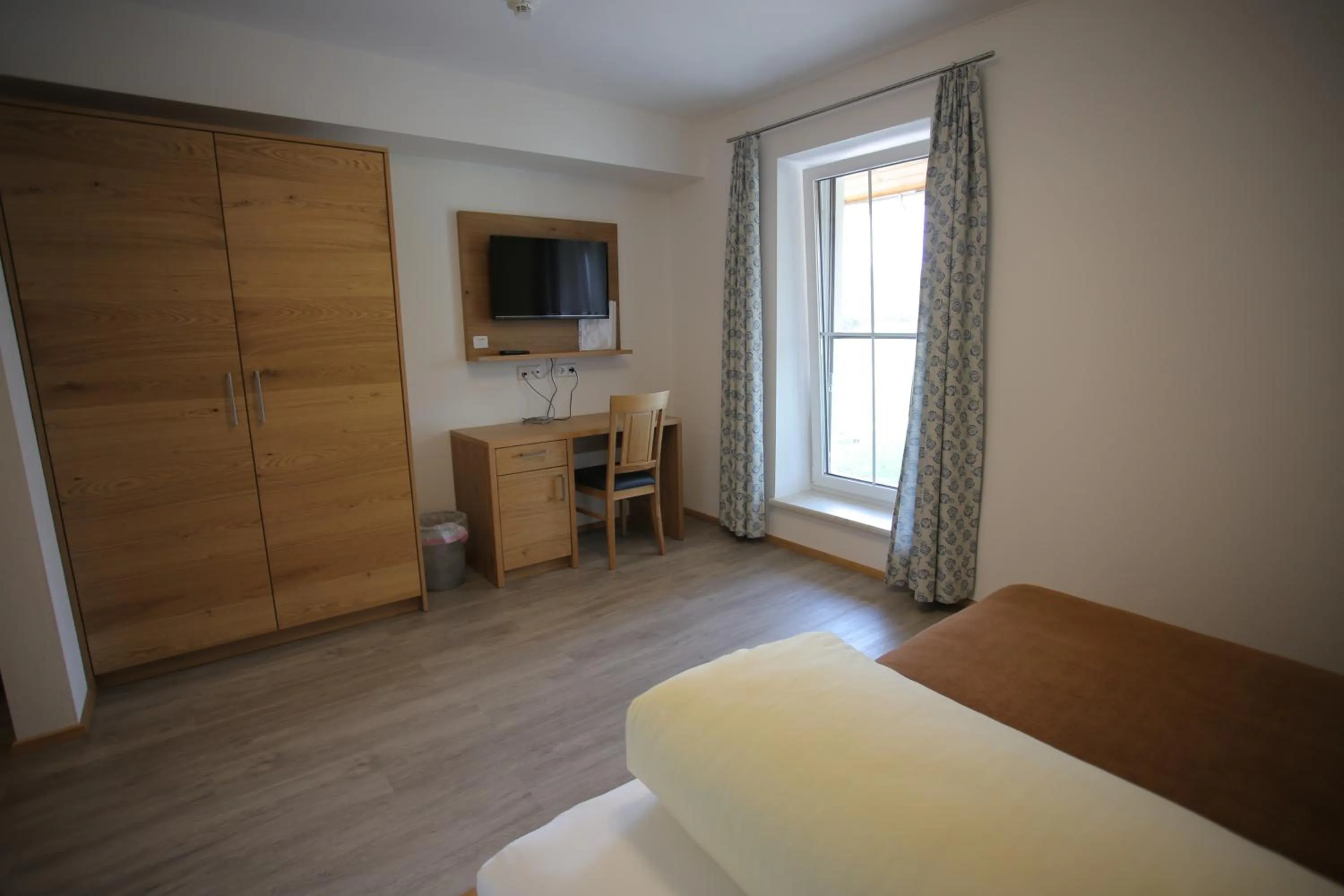 TV and multimedia, Bed in Gästehaus Watschinger