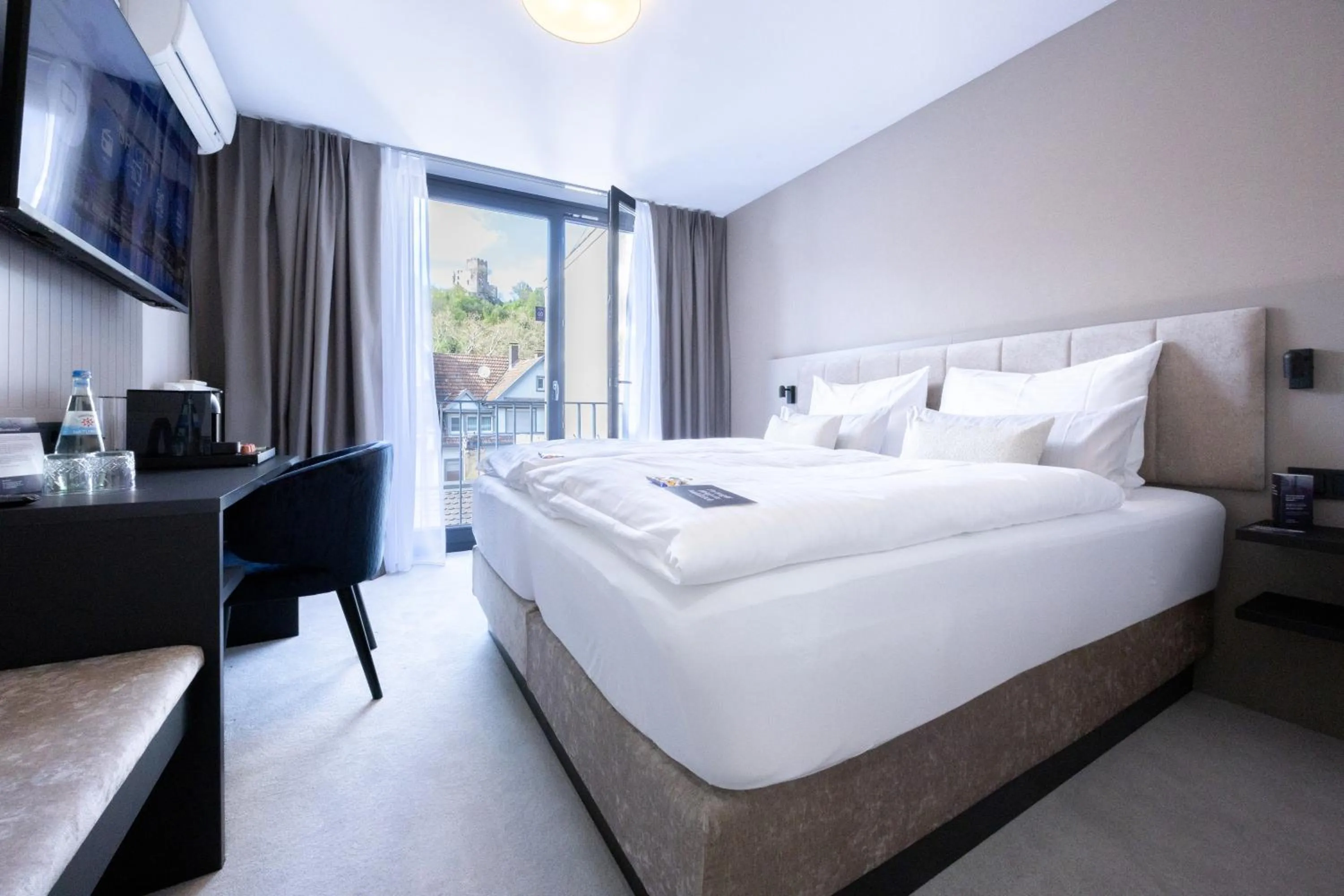 Bed in Digital Hotel Kronjuwel by BRIGHT Waldkirch - Self Check-in