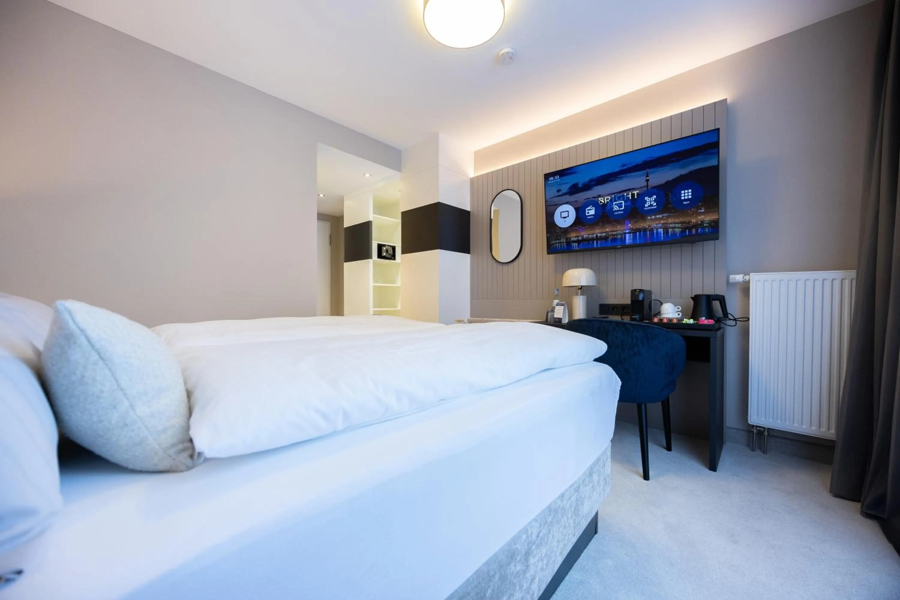 TV and multimedia, Bed in Digital Hotel Kronjuwel by BRIGHT Waldkirch - Self Check-in