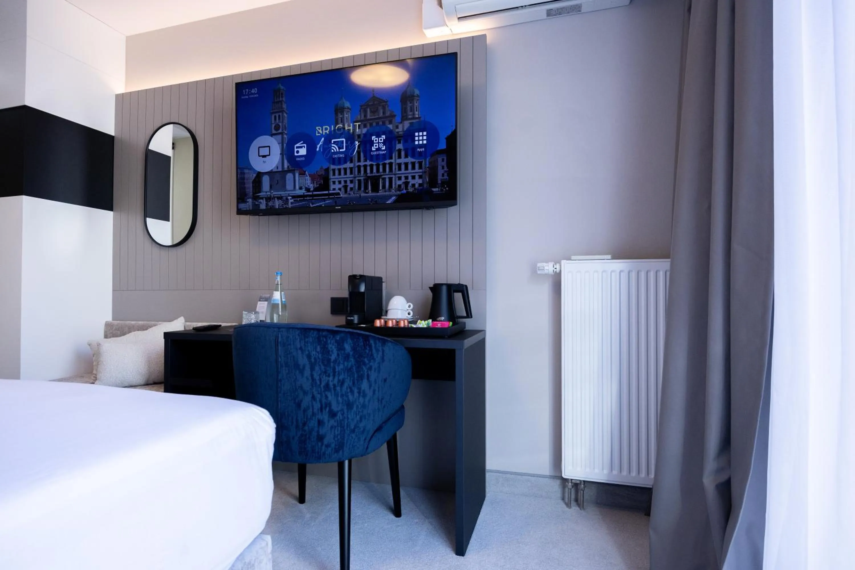 TV and multimedia, Bed in Digital Hotel Kronjuwel by BRIGHT Waldkirch - Self Check-in