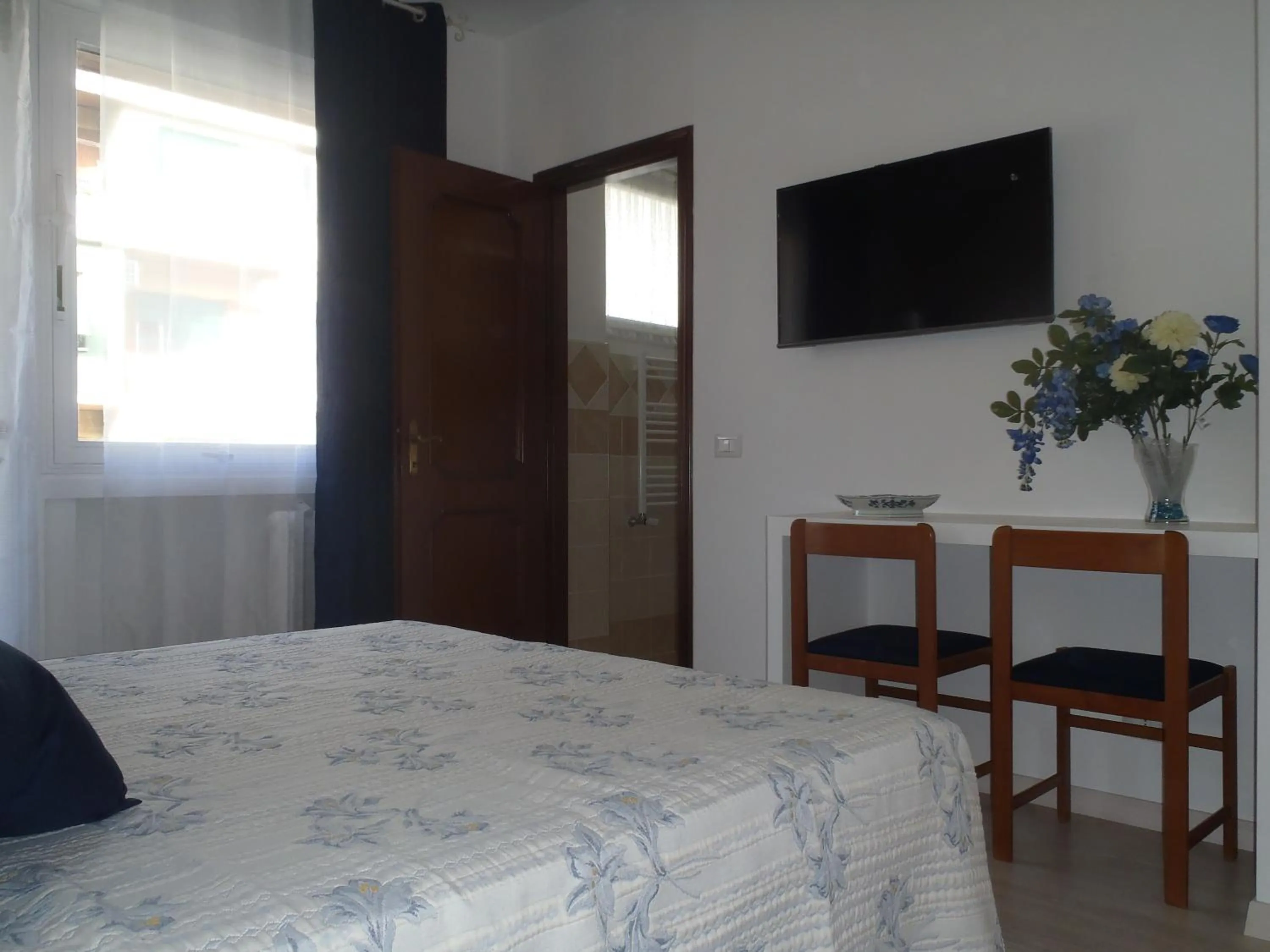 Photo of the whole room, Bed in B&B La Perla di Roma