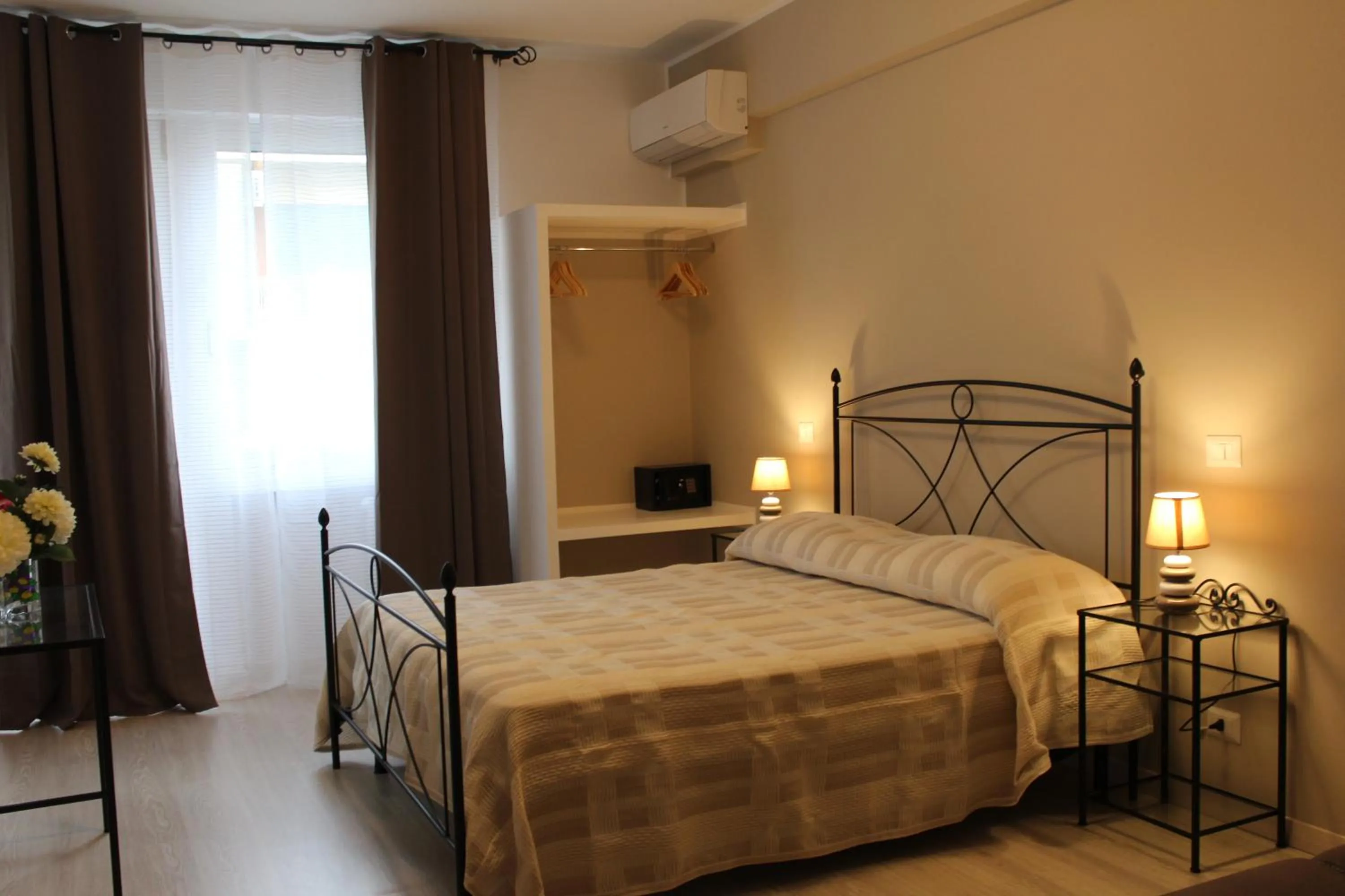 Photo of the whole room, Bed in B&B La Perla di Roma