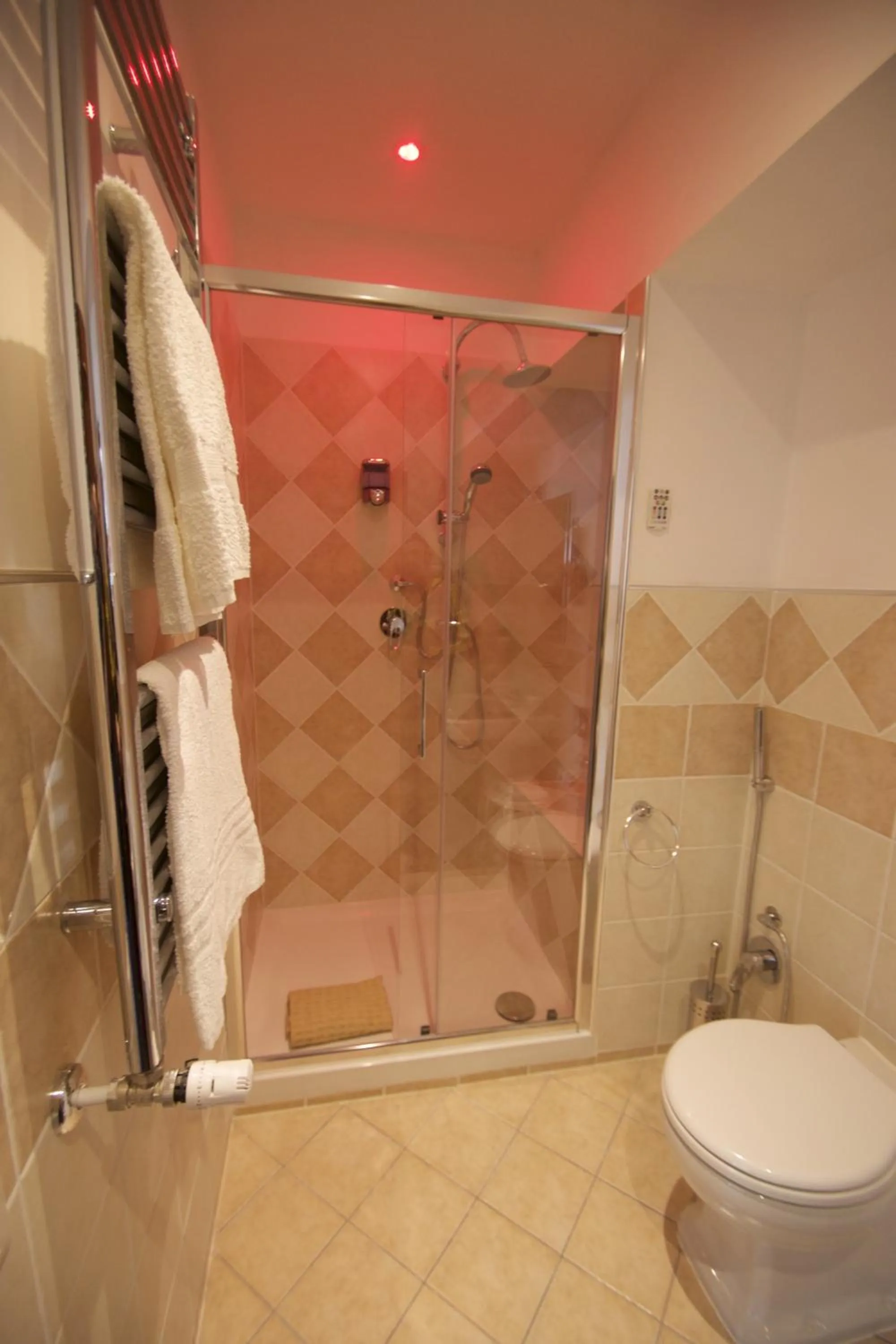 Bathroom in B&B La Perla di Roma